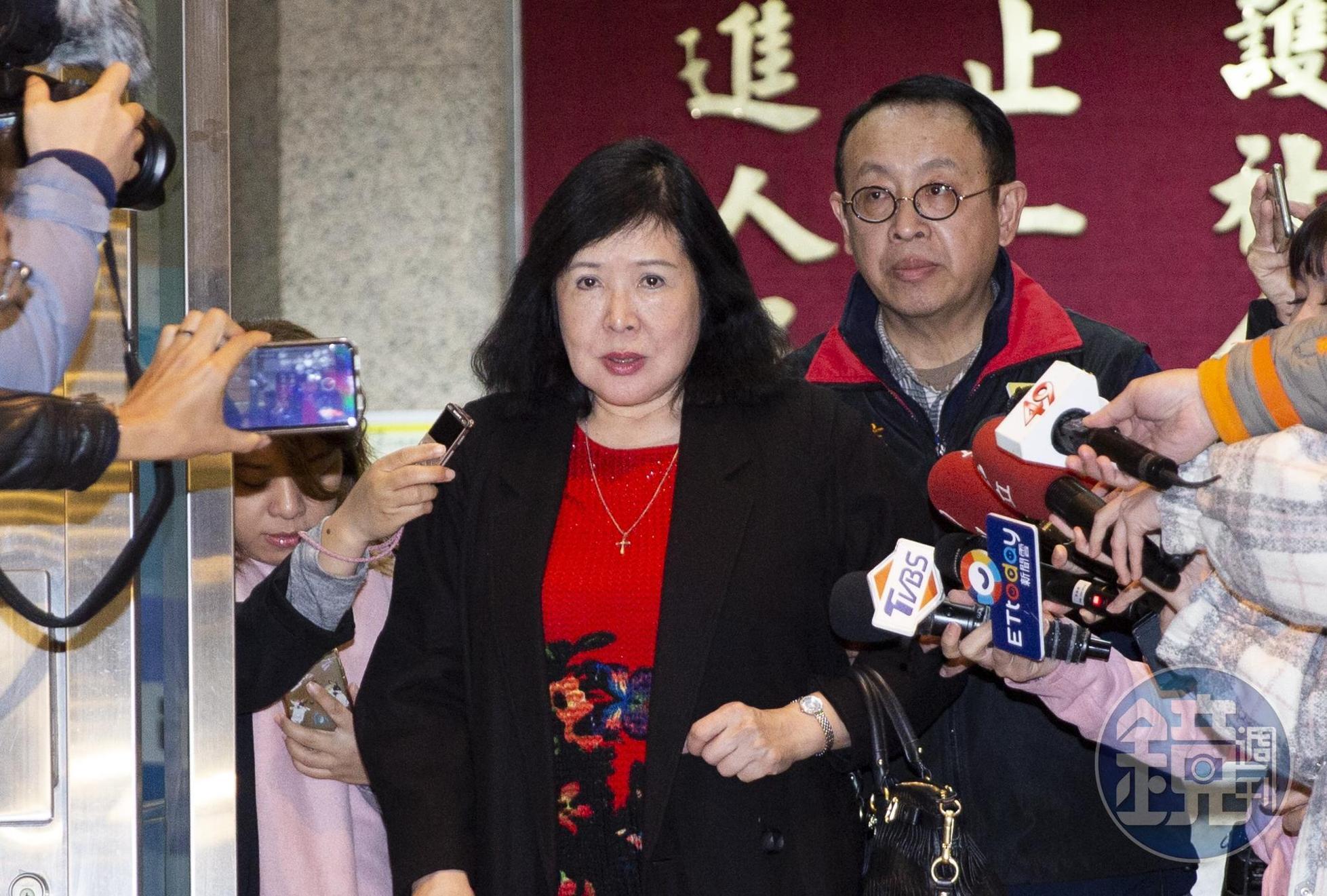 鄭惠中在李登輝追思會現場潑漆,偵訊後獲以10萬元交保。(本刊資料照)