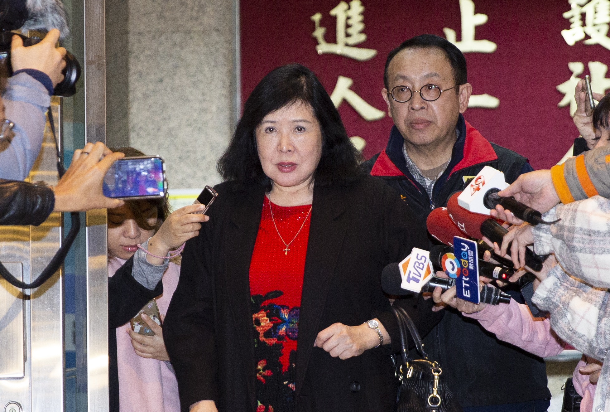 鄭惠中在李登輝追思會現場潑漆,偵訊後獲以10萬元交保。(本刊資料照)