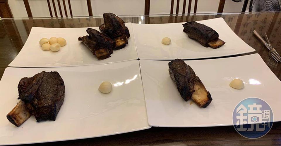 我吃最小的一塊，第五塊我媽媽牙齒不行，兩兒子分食。