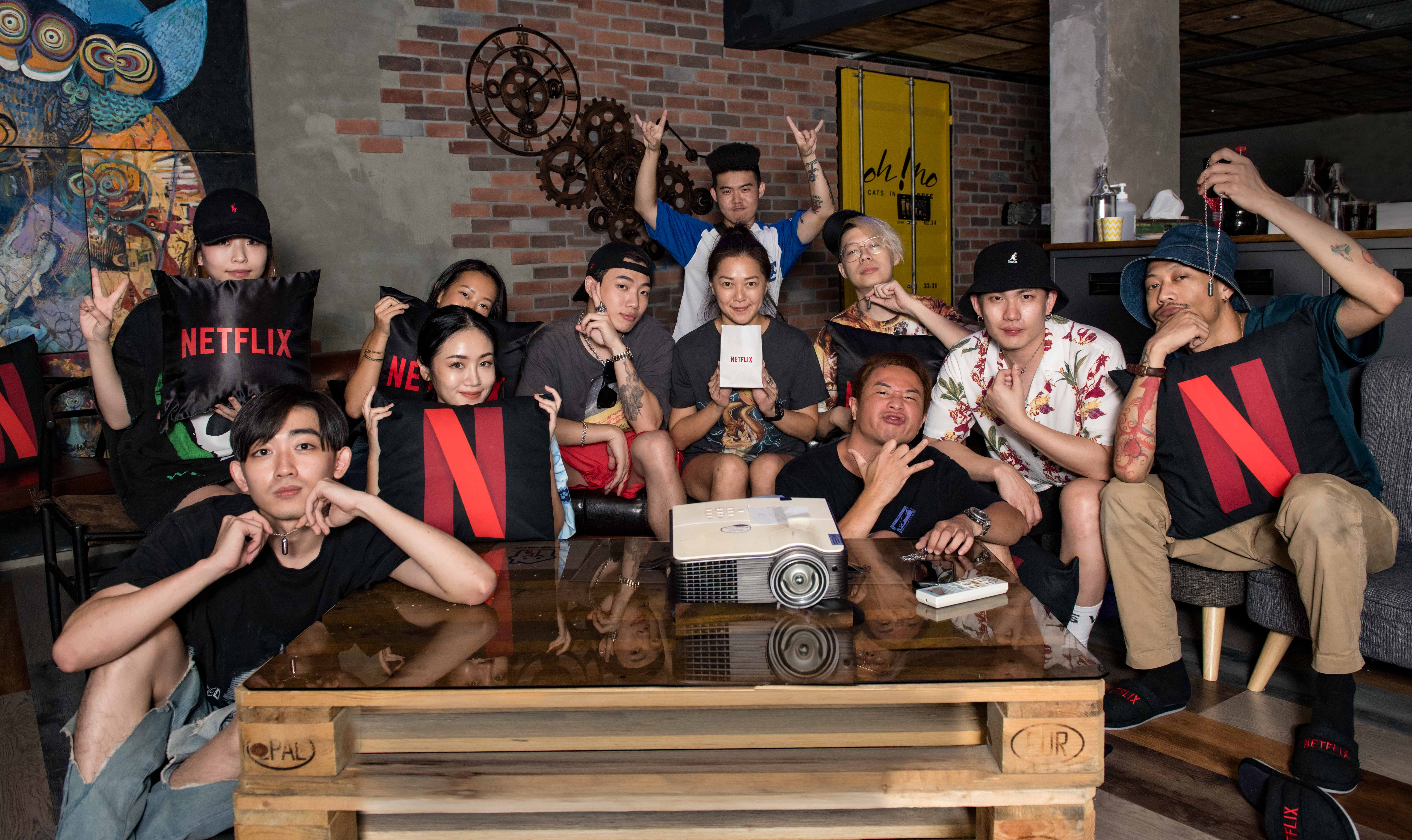 ØZI和巨星指定王牌製作人剃刀蔣、米奇林、DJ Mr.Skin等台灣新生代音樂人齊聚觀賞電影《超能計畫》。（NETFLIX提供）