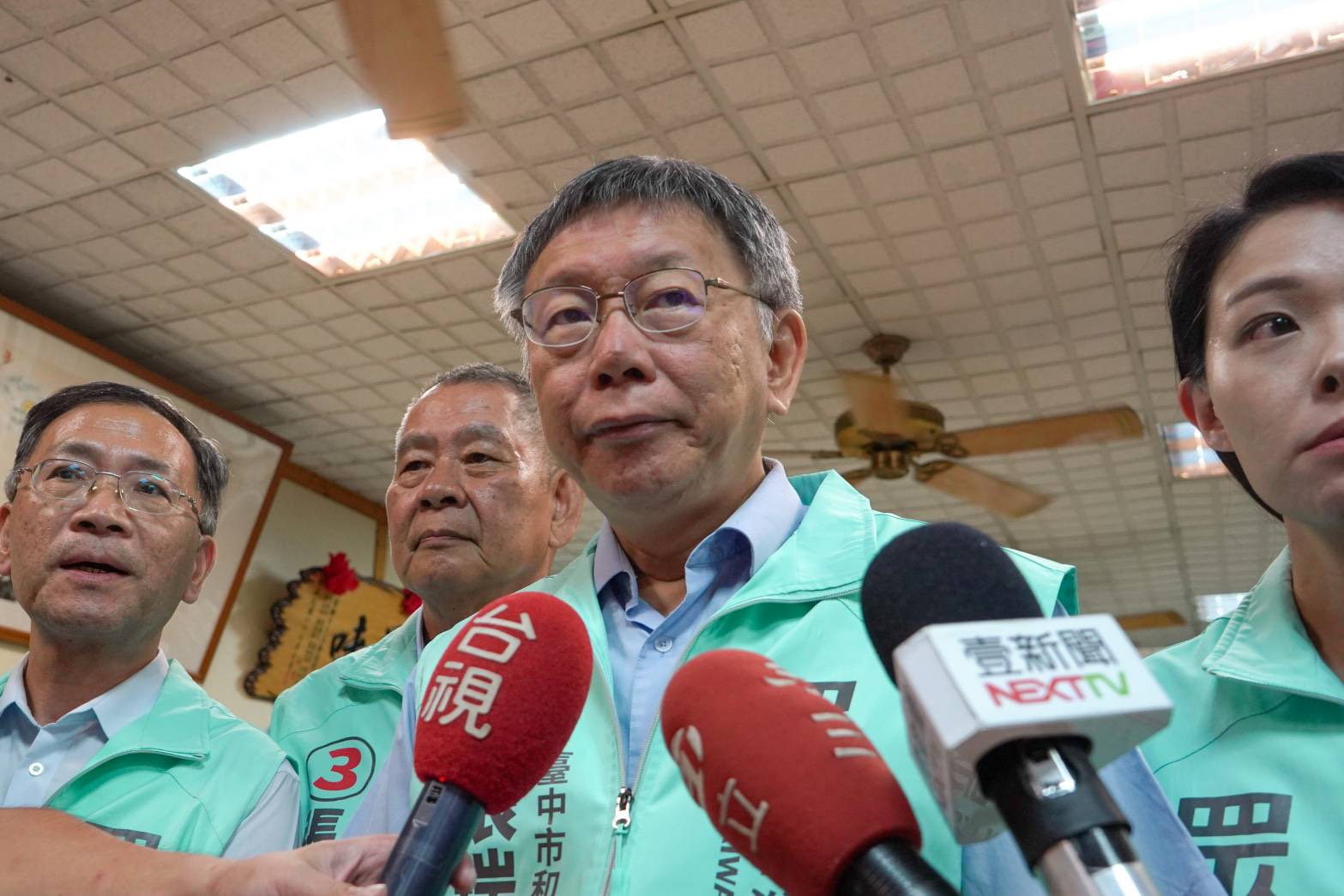 台灣民眾黨候選人吳益政僅拿4％選票慘敗，民眾黨主席柯文哲今晚受訪表示，台灣是成功的民主社會，「如果有效每個人都去找劉德華來站台就好了」（民眾黨提供）