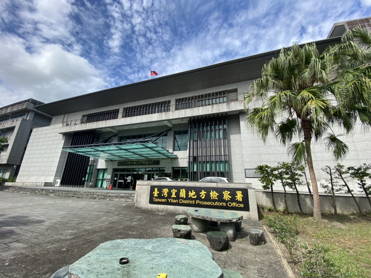 宜蘭地檢署發揮辦案精神進行節電減碳工作，成為蘭陽平原的綠能官署指標。  