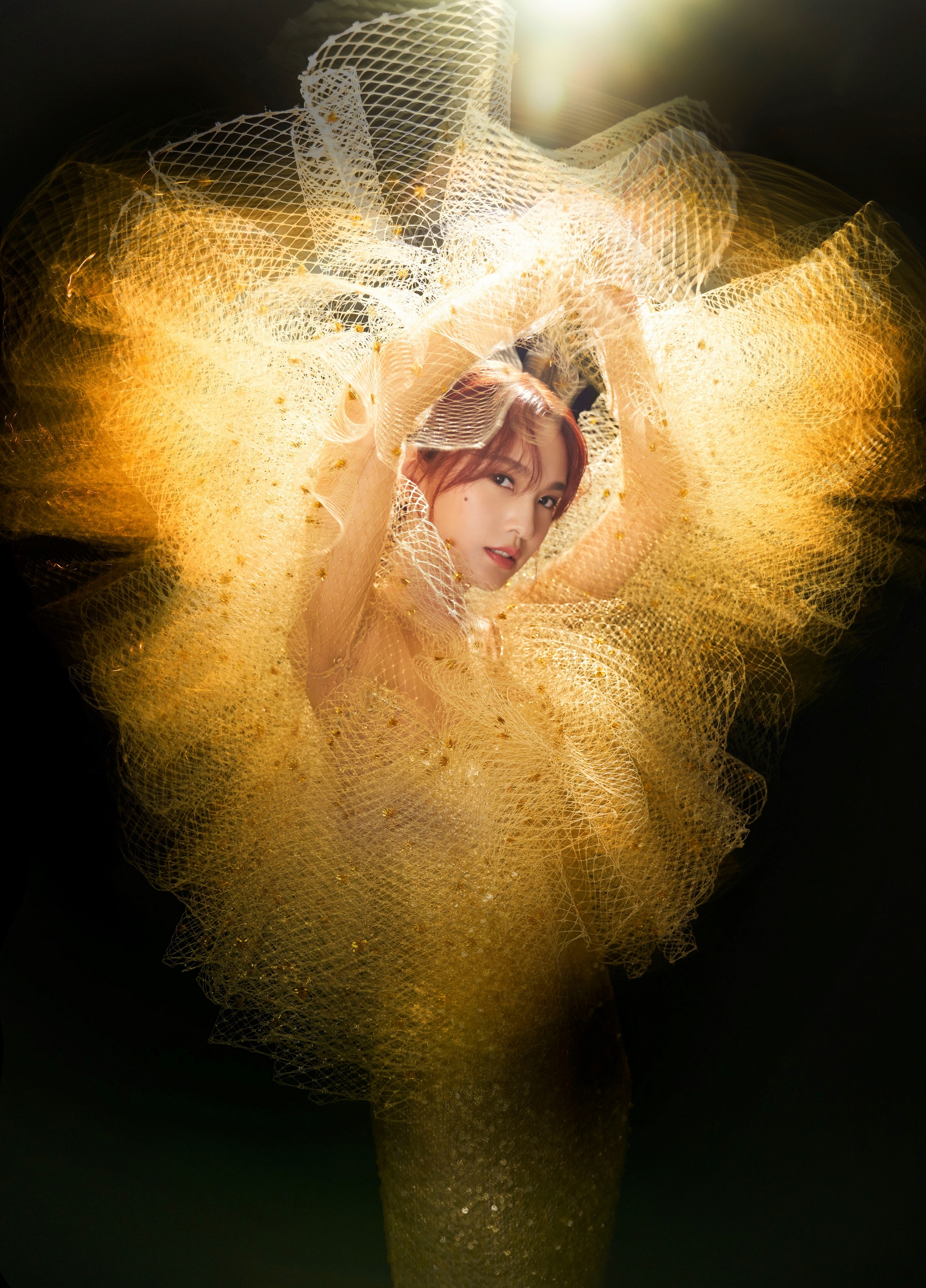 楊丞琳身穿Alexis Mabille 2019春夏的高級訂製服，展現即將登台的歌劇女伶風格。（環球國際唱片提供）