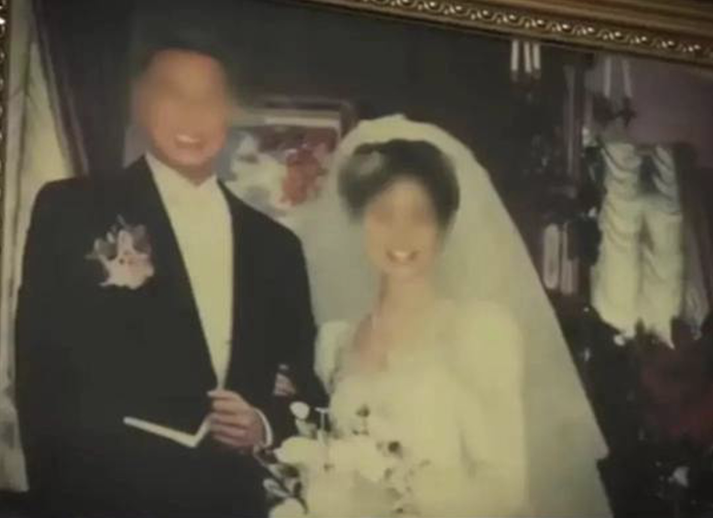 劉爺爺和馬奶奶當年開心結婚，怎料日後竟成怨偶。（翻攝自澎湃視頻）