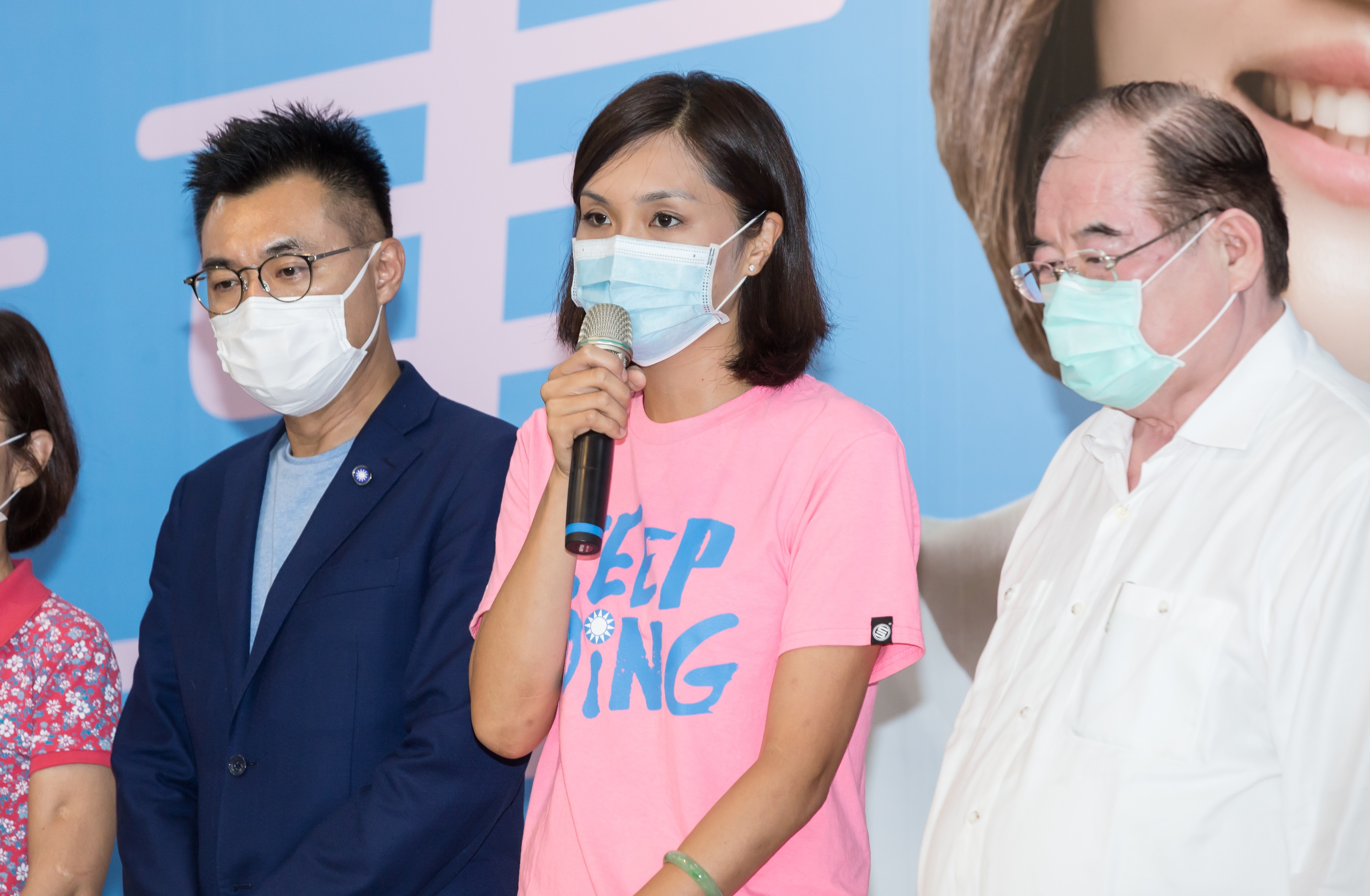 李眉蓁（中）大選慘敗，藍營內部出現檢討聲浪。