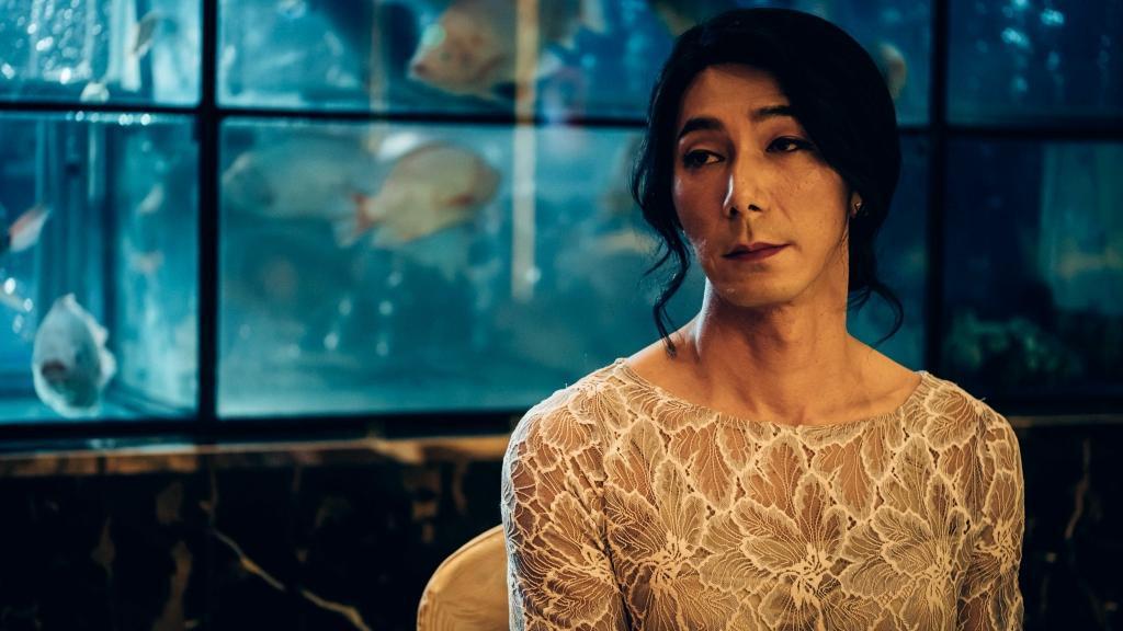 李李仁飾演年過50,選擇以女裝示人的Andy,因而面對社會與家人的異樣眼光。(滿滿額娛樂提供)