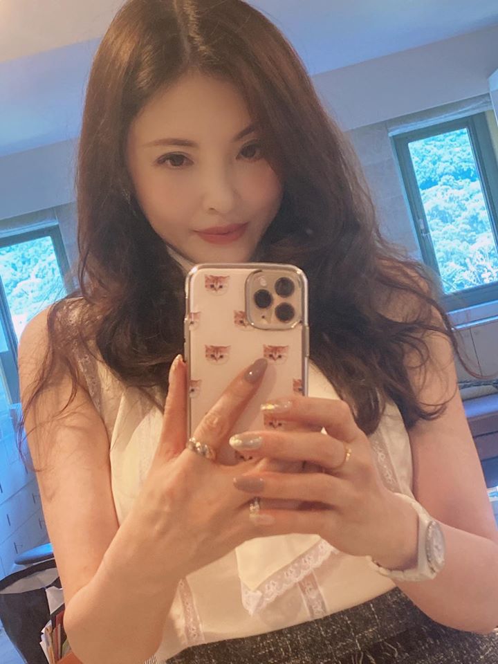 何如芸復出拍戲,自立自強。(翻攝自何如芸臉書)