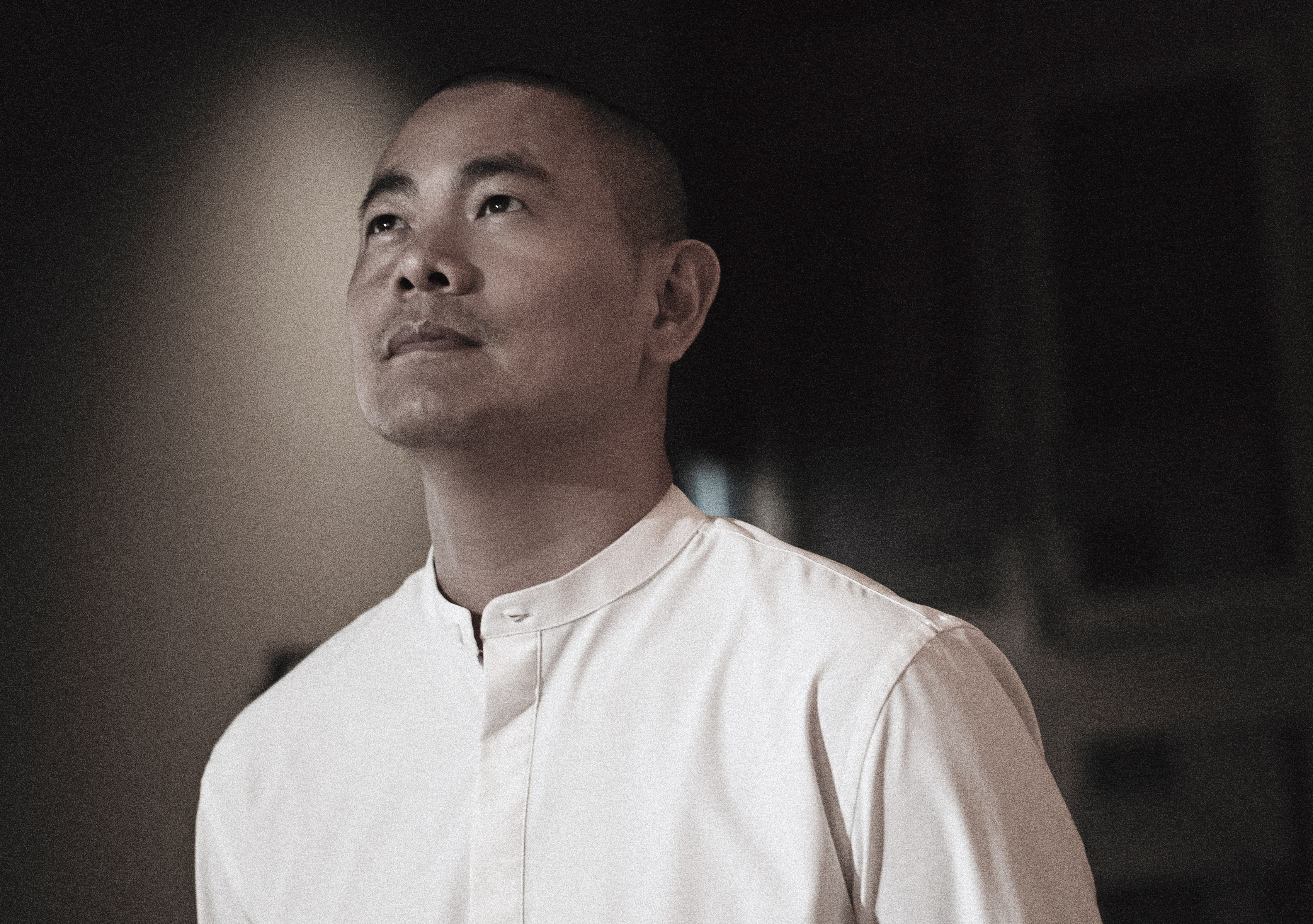 親手關掉新加坡的Restaurant ANDRÉ， 江振誠說現在的RAW也是一樣， 「每一天都在思考，怎麼樣會更好。 沒有一天是完美的，你覺得它完美的那天， 就是該關掉了。」