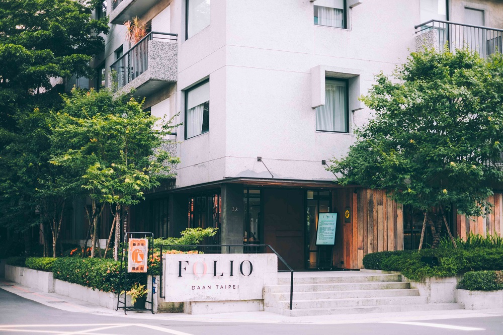 「富邦藝旅Folio Hotel」將半世紀合作金庫舊宿舍改建為旅館，讓空間構成無牆美術館。