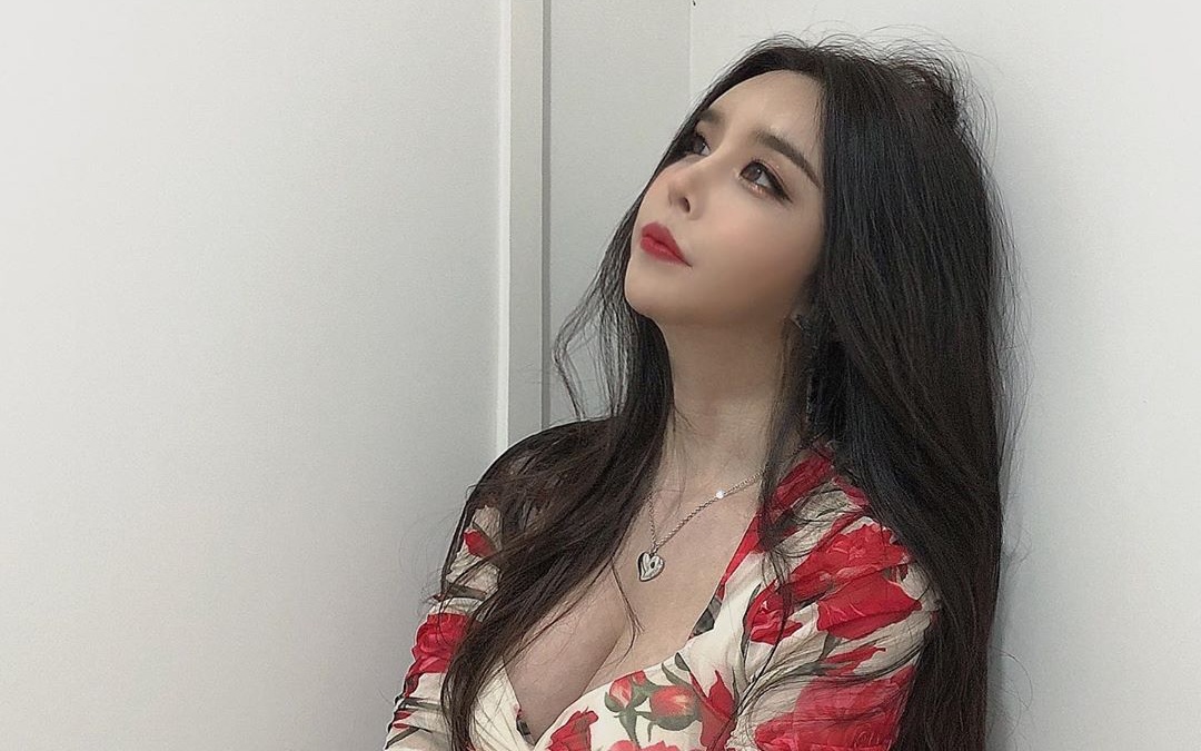 韓國變性女星河莉秀與企業家男友熱戀2年，覺得不一定要結婚。（翻攝自河莉秀IG）