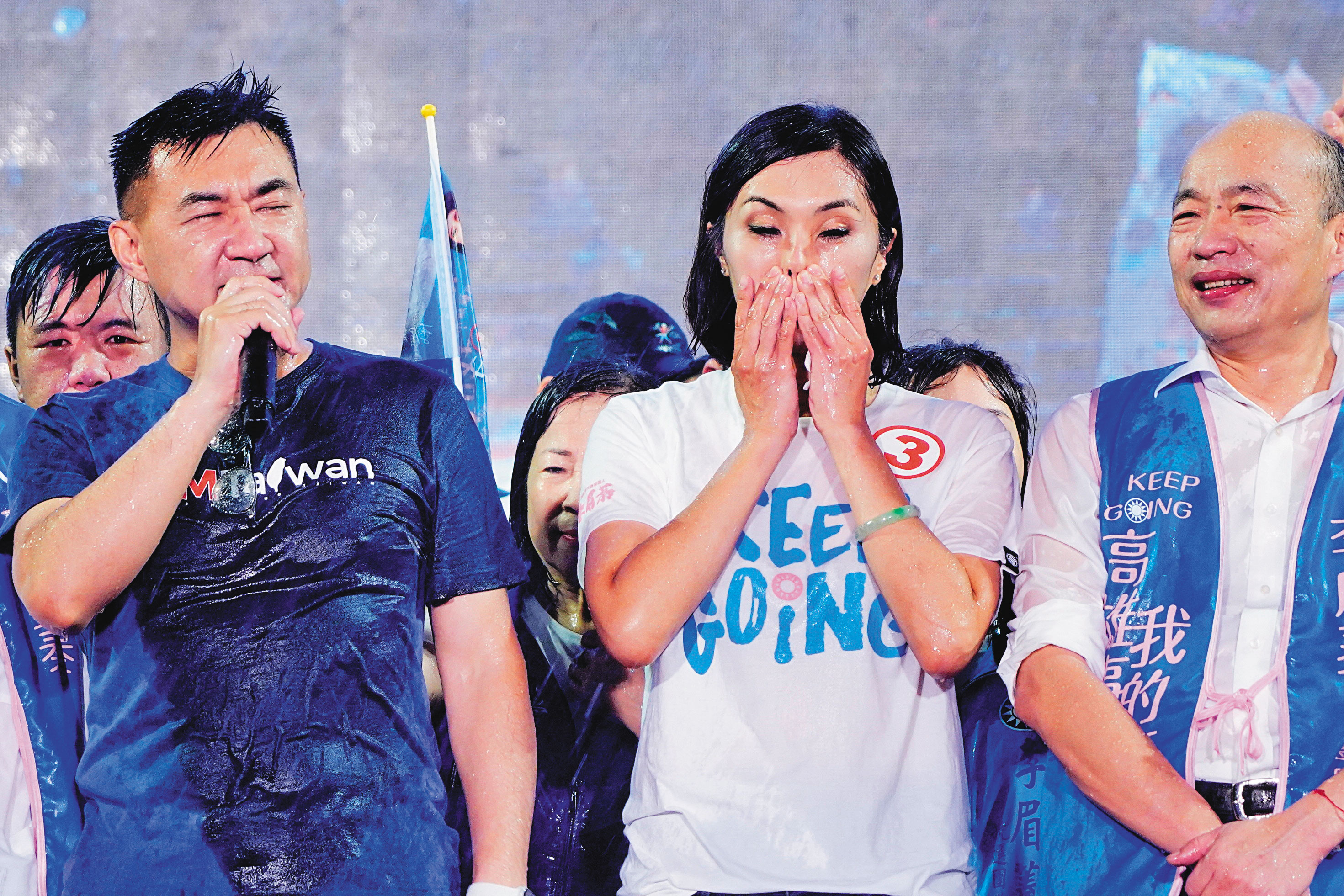 江啟臣14日在選前之夜賣力替李眉蓁拉票，但開票結果仍跌破3成防線，引發黨內檢討聲浪四起。