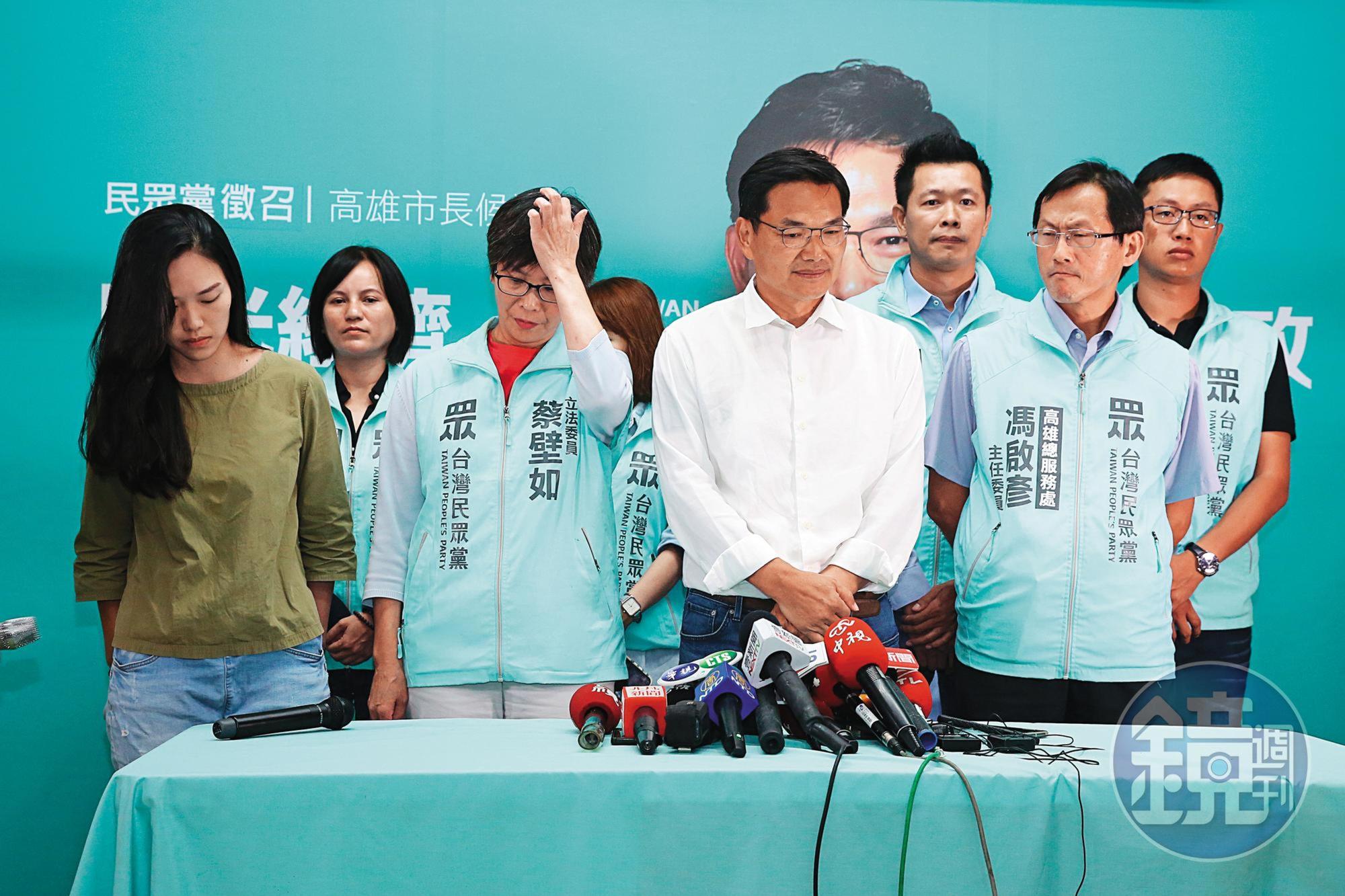 吳益政由競選總幹事蔡壁如陪同舉行敗選記者會,卻不見柯文哲身影。