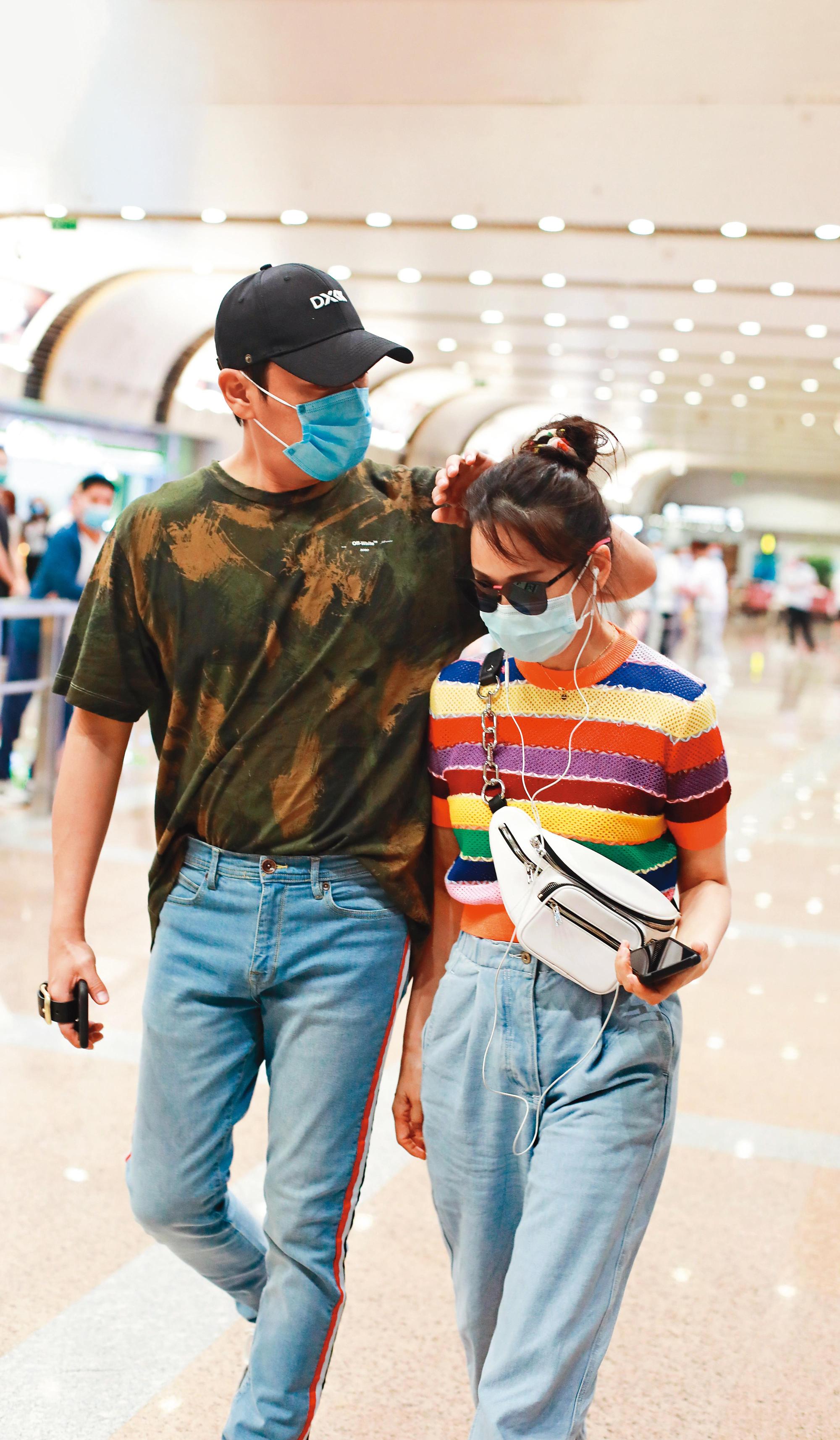 秦昊(左)與伊能靜(右)2020年大發功,女方參加大齡選秀節目翻紅,秦昊也因電視劇《隱秘的角落》身價水漲船高。(東方IC)