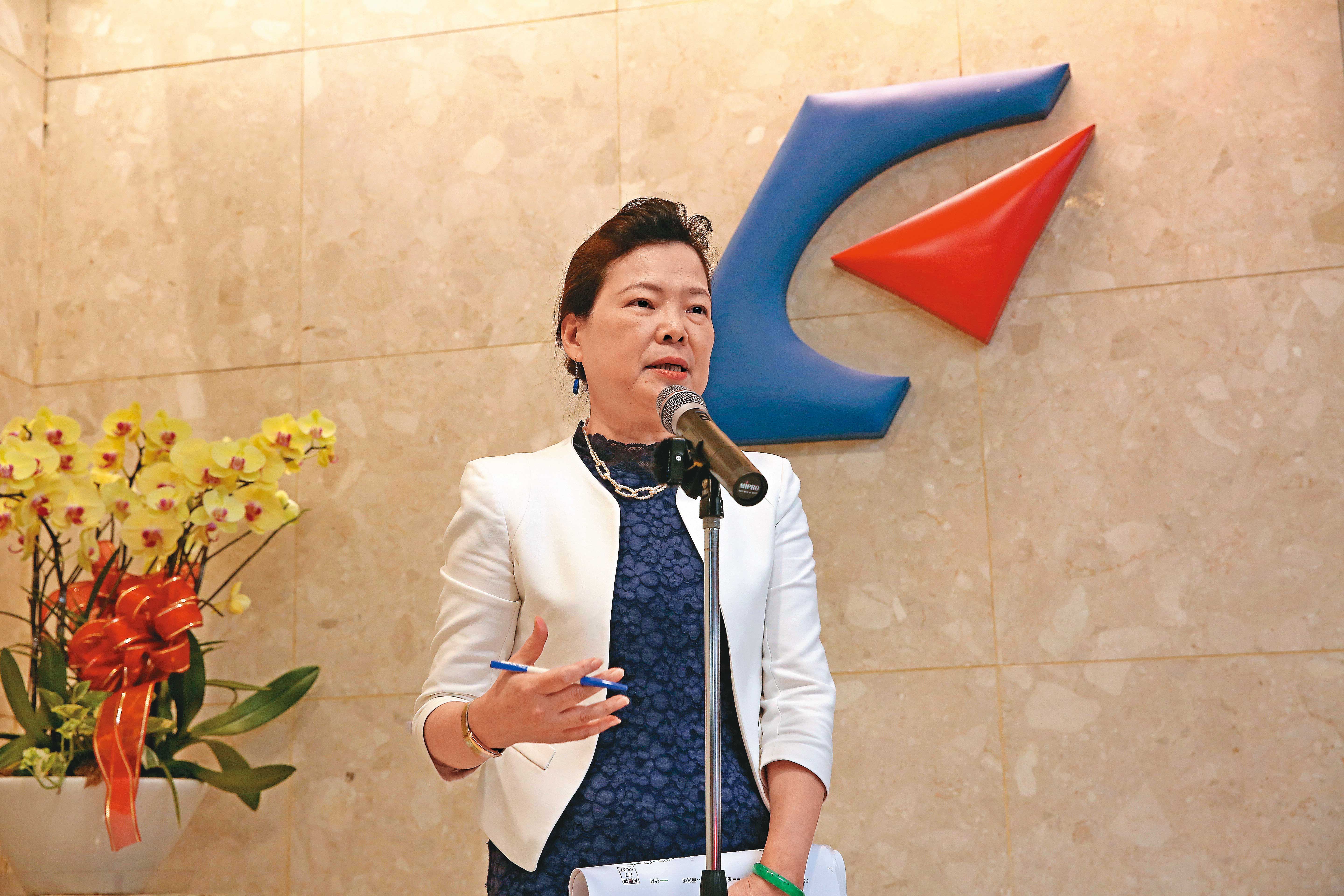 經濟部長王美花徵詢各單位意見後,同意大同市場派自行召開臨股會。