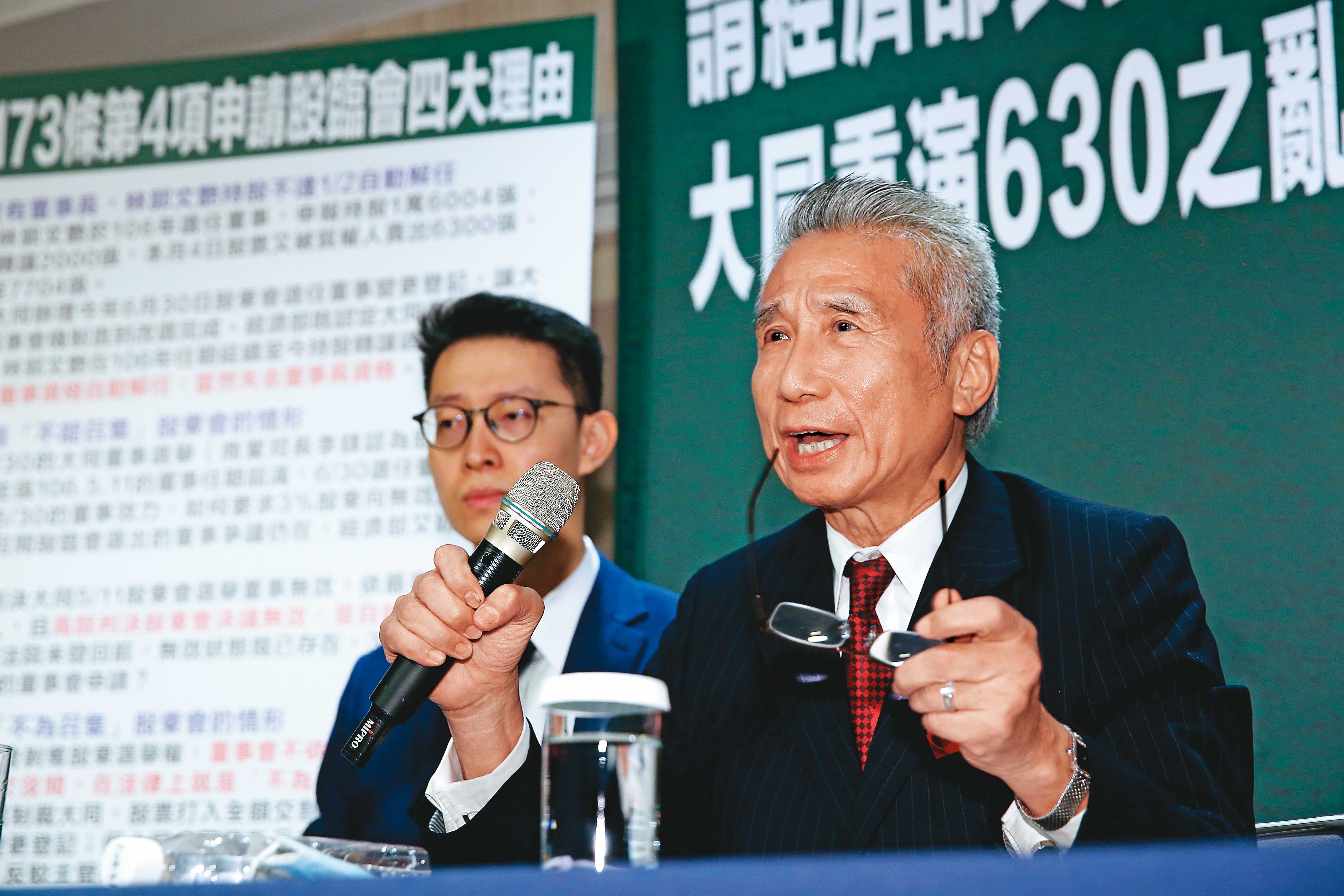 王光祥(右)強調取得大同經營權後,將引入專業團隊整治大同經營亂象。