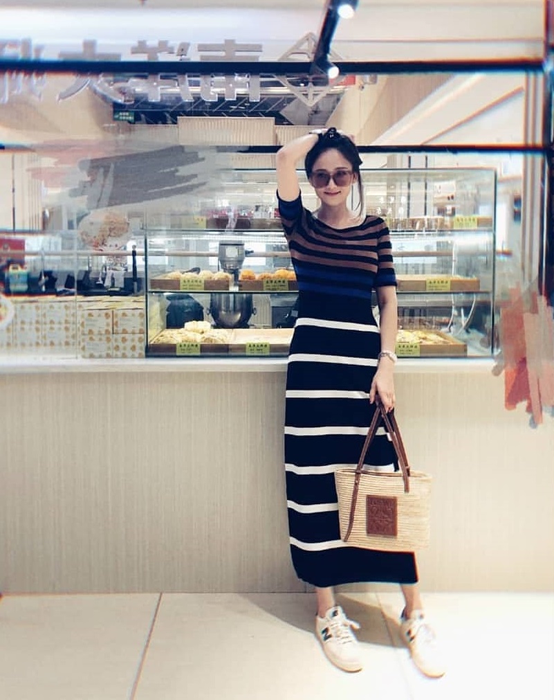 以新衣服出場,陳喬恩同一套衣服到處拍。(翻攝自陳喬恩IG)