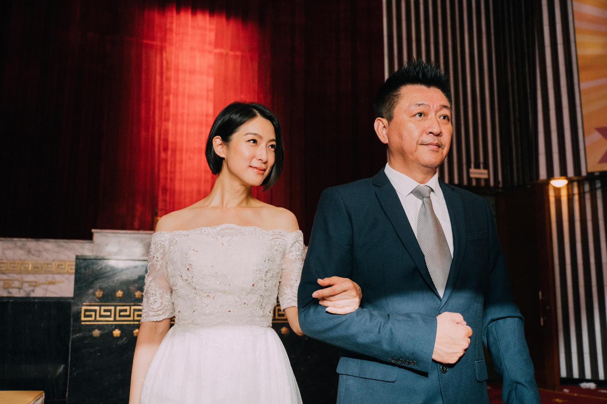 賴雅妍與庹宗華上演的「活屍父女情」，頗令人動容。（華映提供）