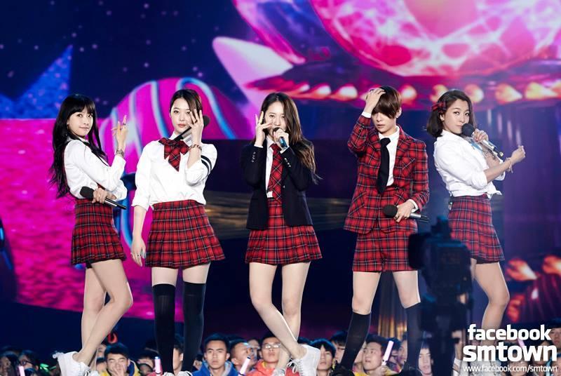 f(x)在2011年出道,偏電音的曲風富有特色,許多歌迷遺憾未能被SM娛樂重視。(翻攝自f(x)FB)