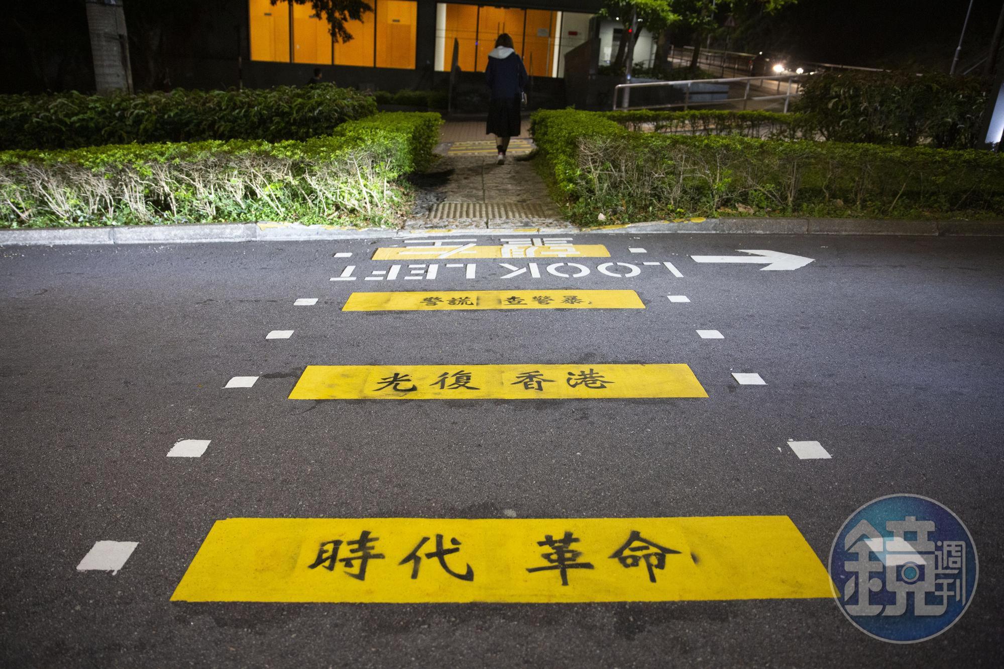香港教育局近日修訂高中通識科教材,刪除部分與政治相關內容,其中「公民抗命」、「三權分立」皆被刪除。(資料照)