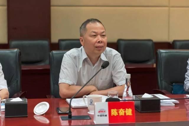 鐵建董事長陳奮健17日深夜爆出墜樓身亡消息，享年58歲。（翻攝自《21財經》）