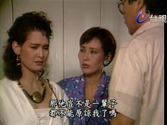 李湘1986年演出台視8點檔《金色山莊》,與後來有「老版許瑋甯」之稱的《花系列》女星席曼寧演一對母女。(翻攝自台視youtube頻道)