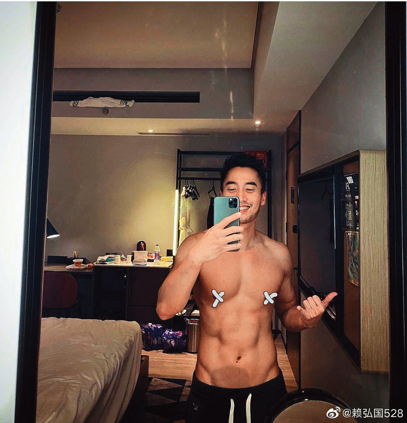 賴弘國先是發了與阿嬌感人的回憶文，但後來把對方刪得一乾二淨。（翻攝賴弘國微博）