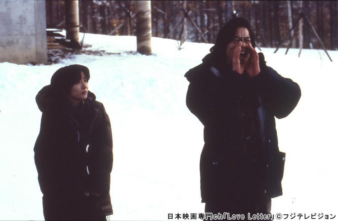 豐川悅司（右）和中山美穗1996年演出電影《情書》，至今仍是許多影迷內心中的經典之作。（翻攝nihoneiga Twitter）