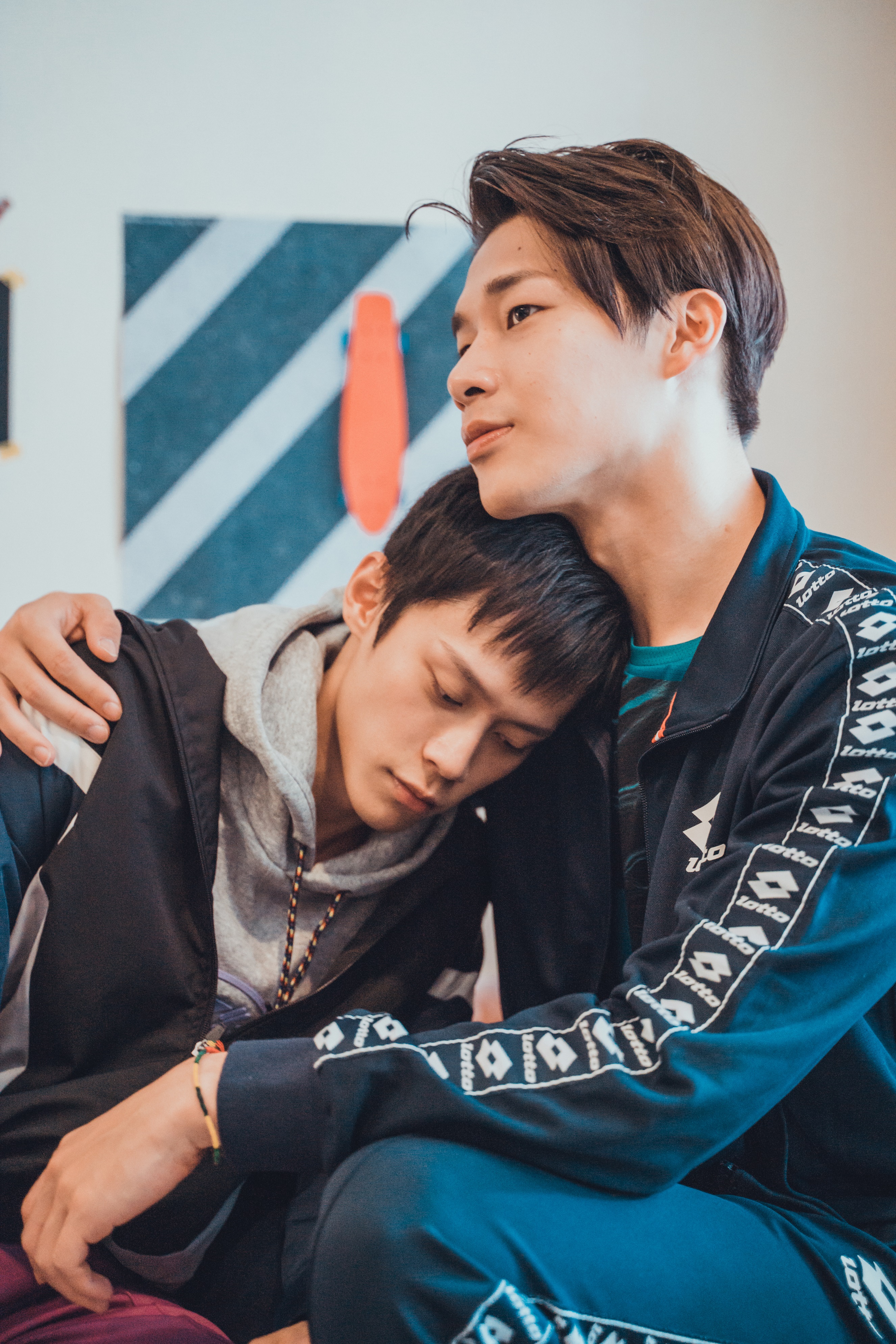宋偉恩（右）和黃雋智主演的《那一天》在日本影音平台樂天TV拿下年度冠軍。（LINE TV提供）