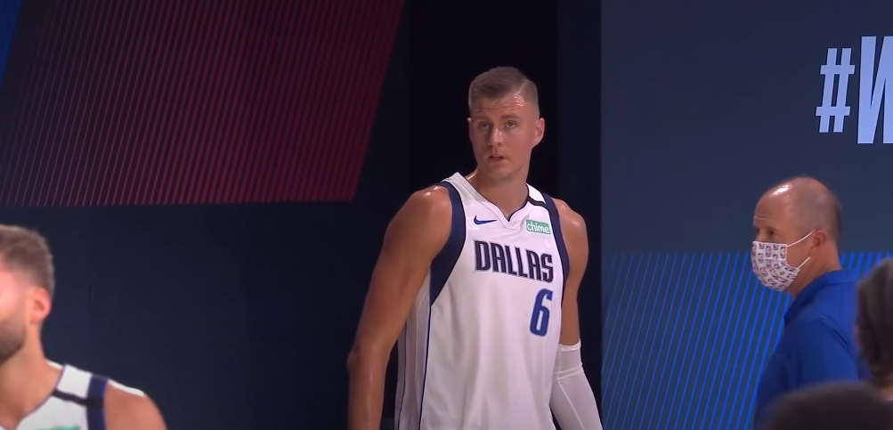 波爾辛吉斯因為被驅逐出場而感到無奈。（翻攝自網路）