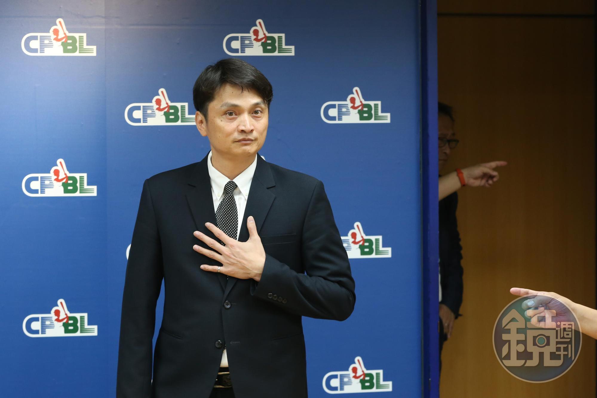 中華職棒秘書長馮勝賢則表示，要嚴格執行球員吐口水罰則，經舉證一次將罰500元。（資料照）