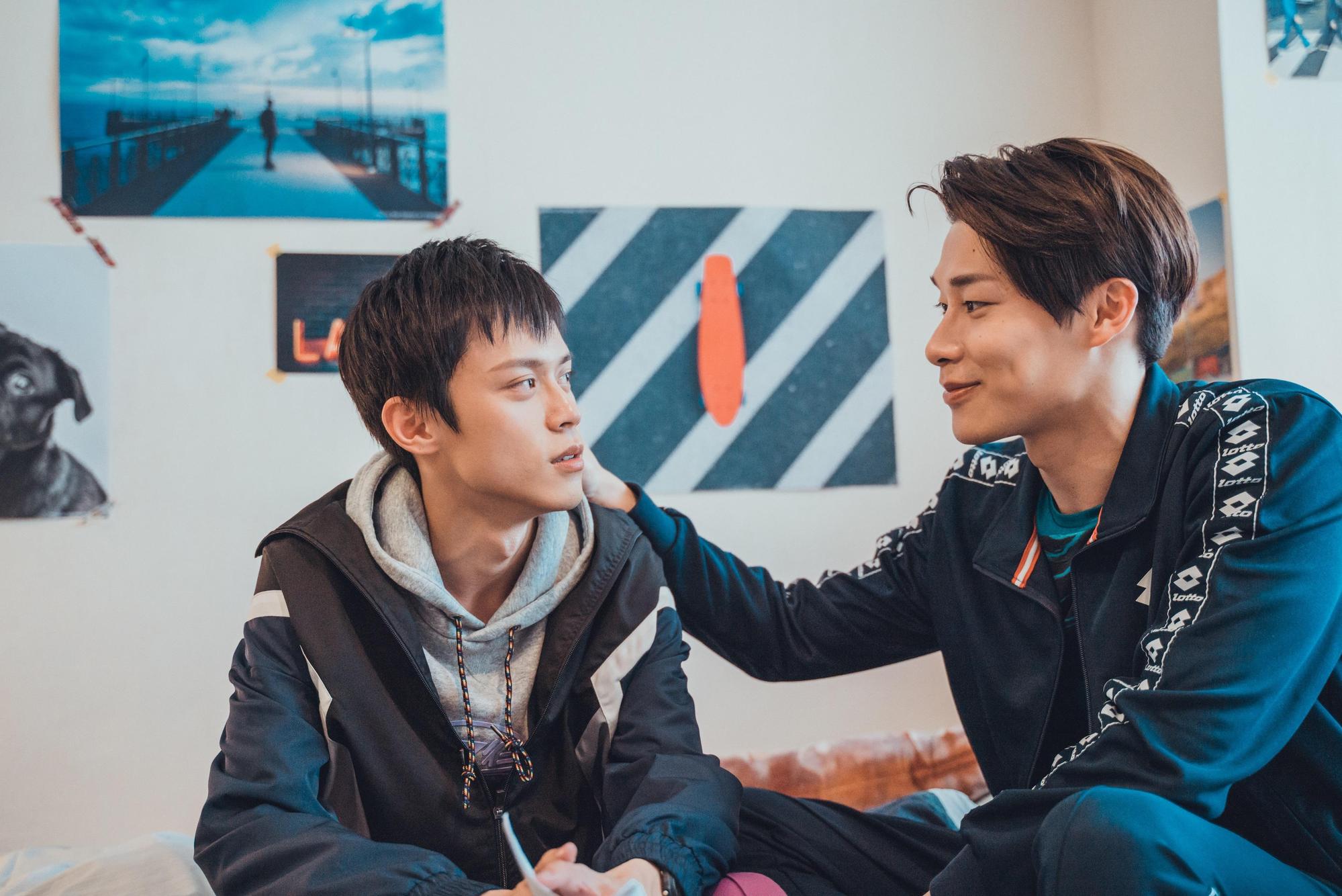 宋偉恩（右）希望之後可以找《那一天》的搭檔黃雋智一起上表演課。（LINE TV提供）