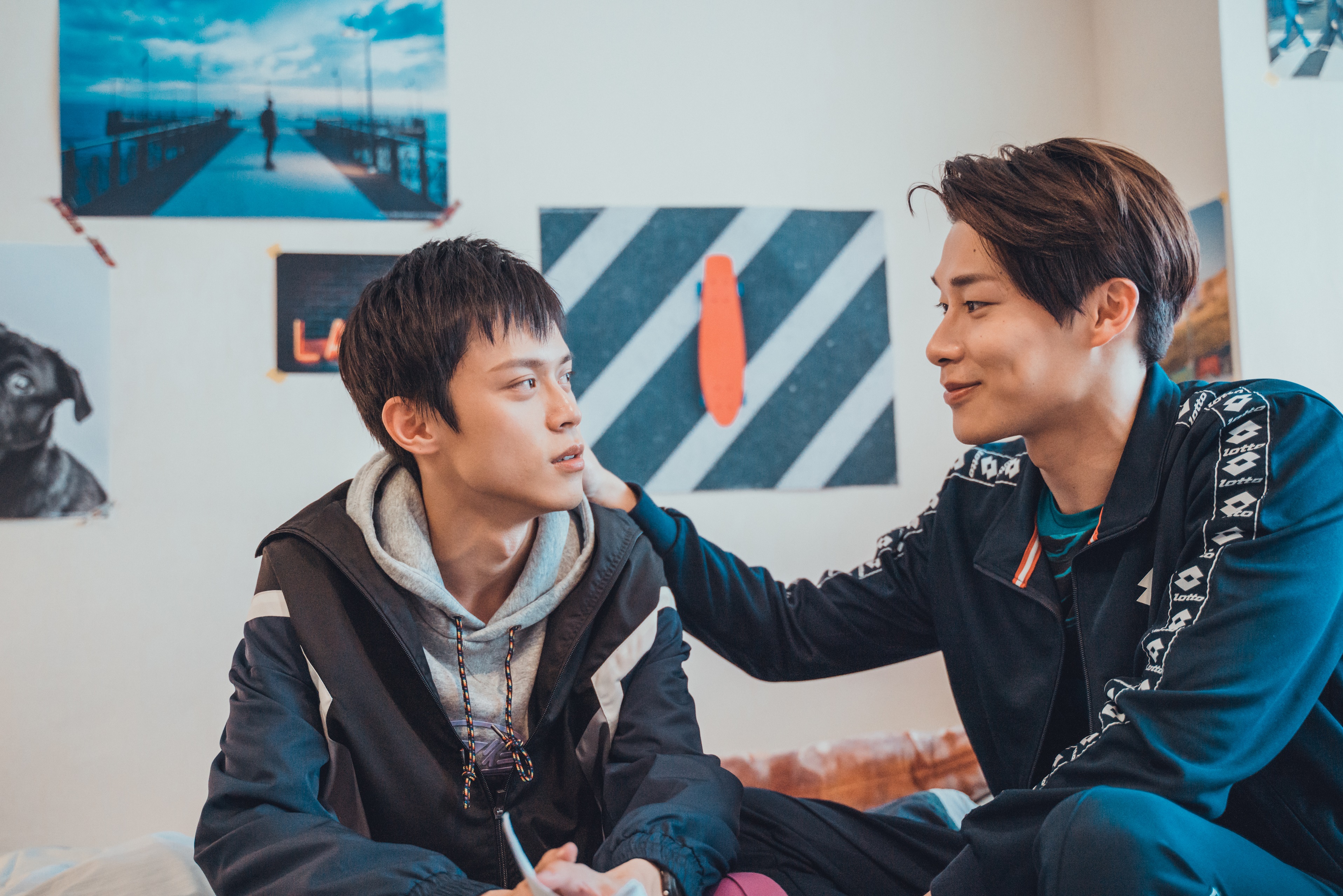 宋偉恩（右）希望之後可以找《那一天》的搭檔黃雋智一起上表演課。（LINE TV提供）