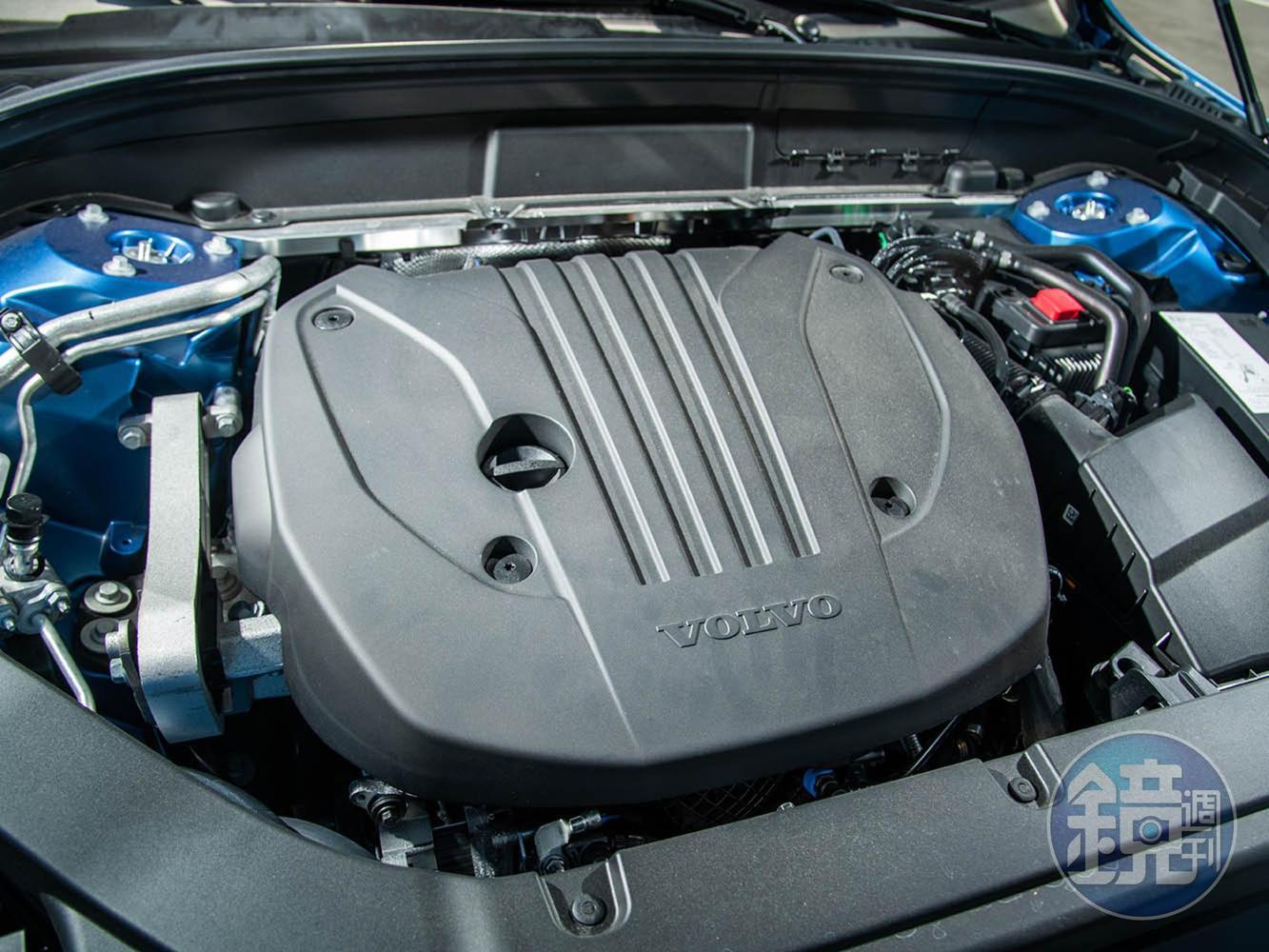 2.0升渦輪增壓引擎搭配48V輕型複合式油電系統，輸出254hp。