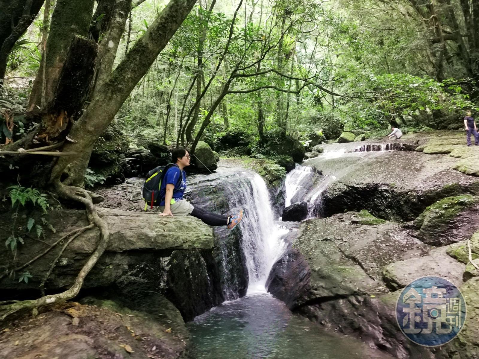 雲森祕境天然石台,成為拍照區。