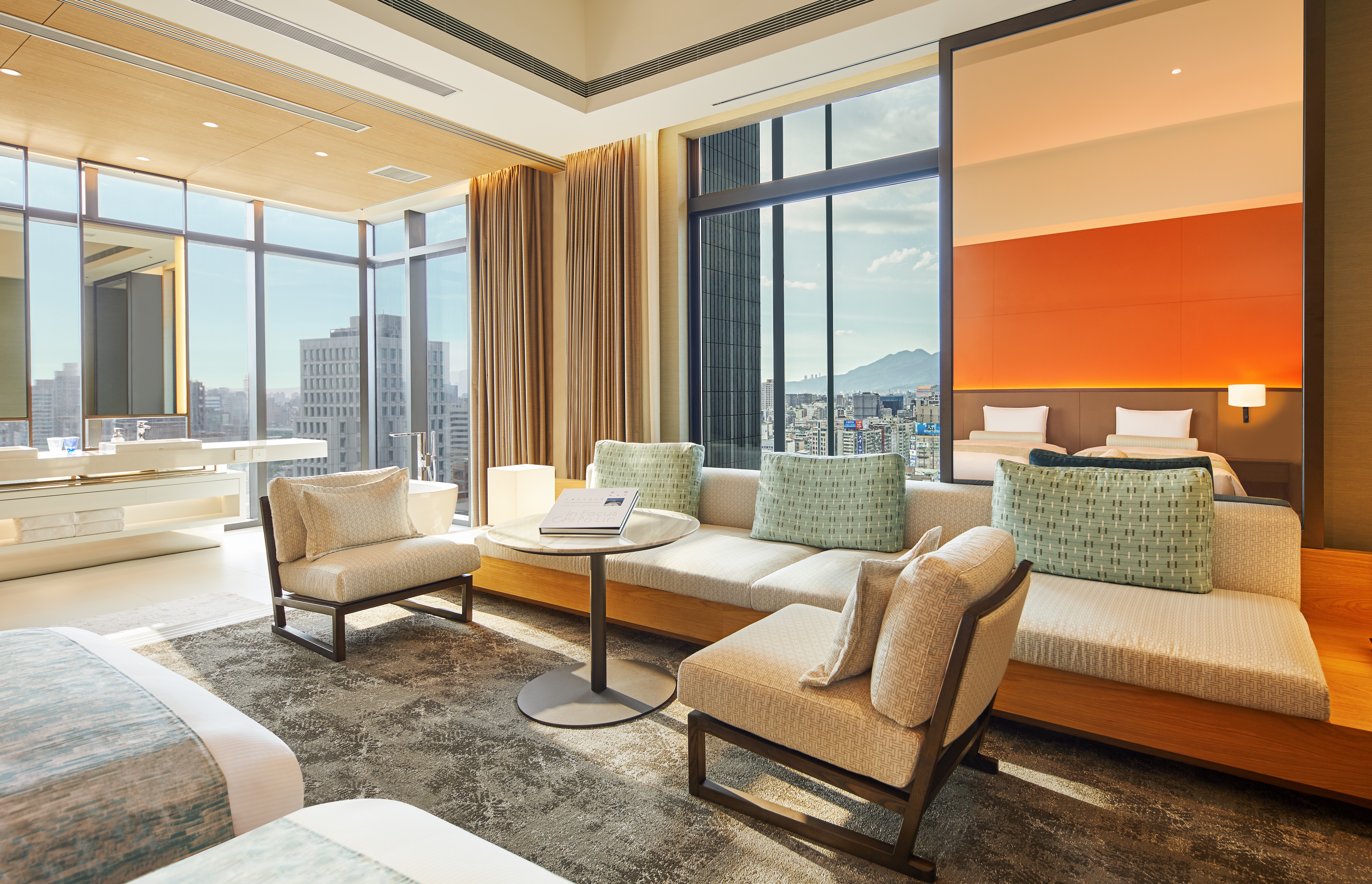 座落在台北市區的「和苑三井花園飯店」，唯一邊間小型套房視野極佳，盡攬台北都會風貌。（和苑三井花園飯店提供）