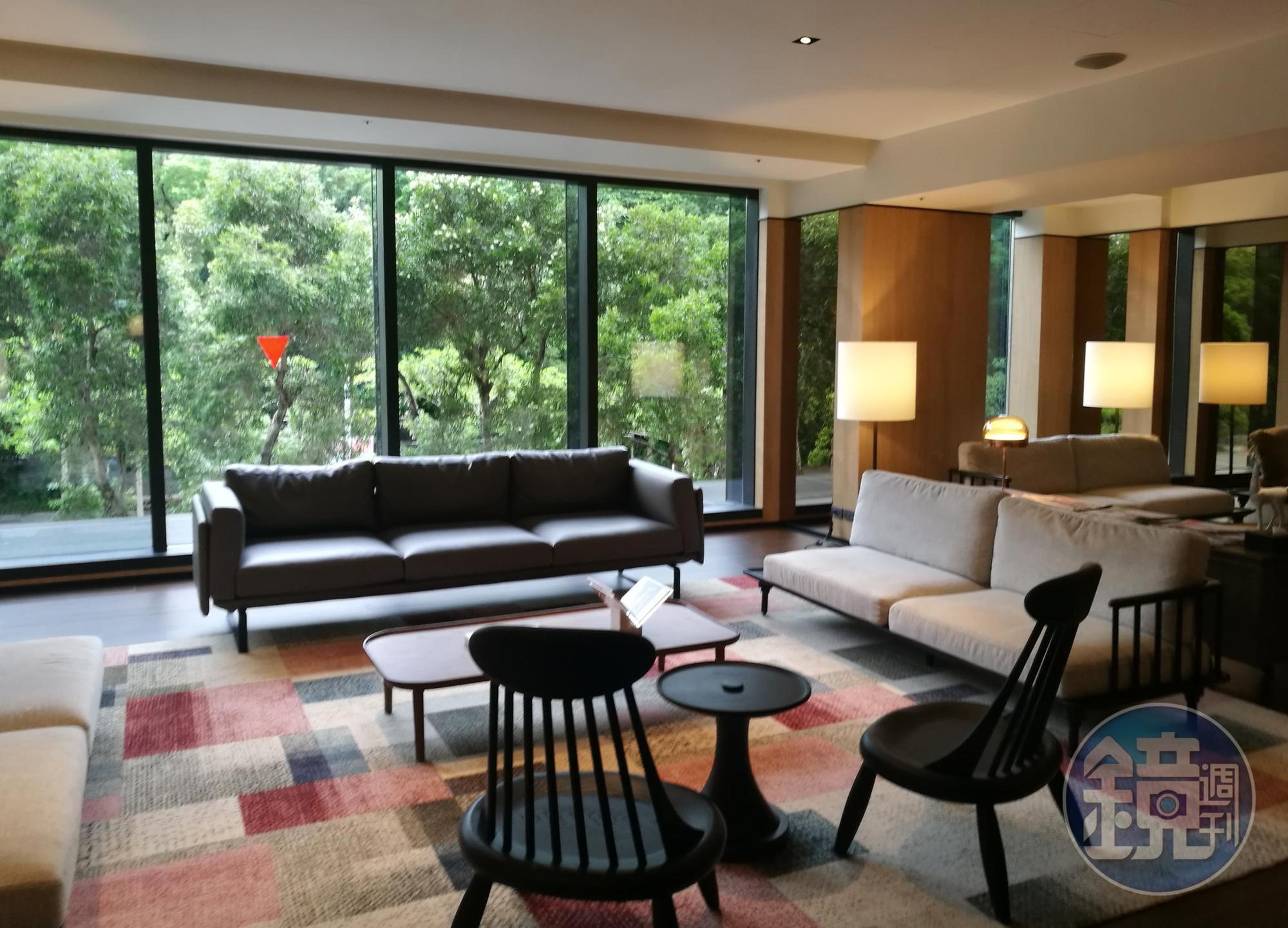 飯店2樓規劃出Lounge休息區，所有住宿旅客可在此休息、享用飲料、點心。