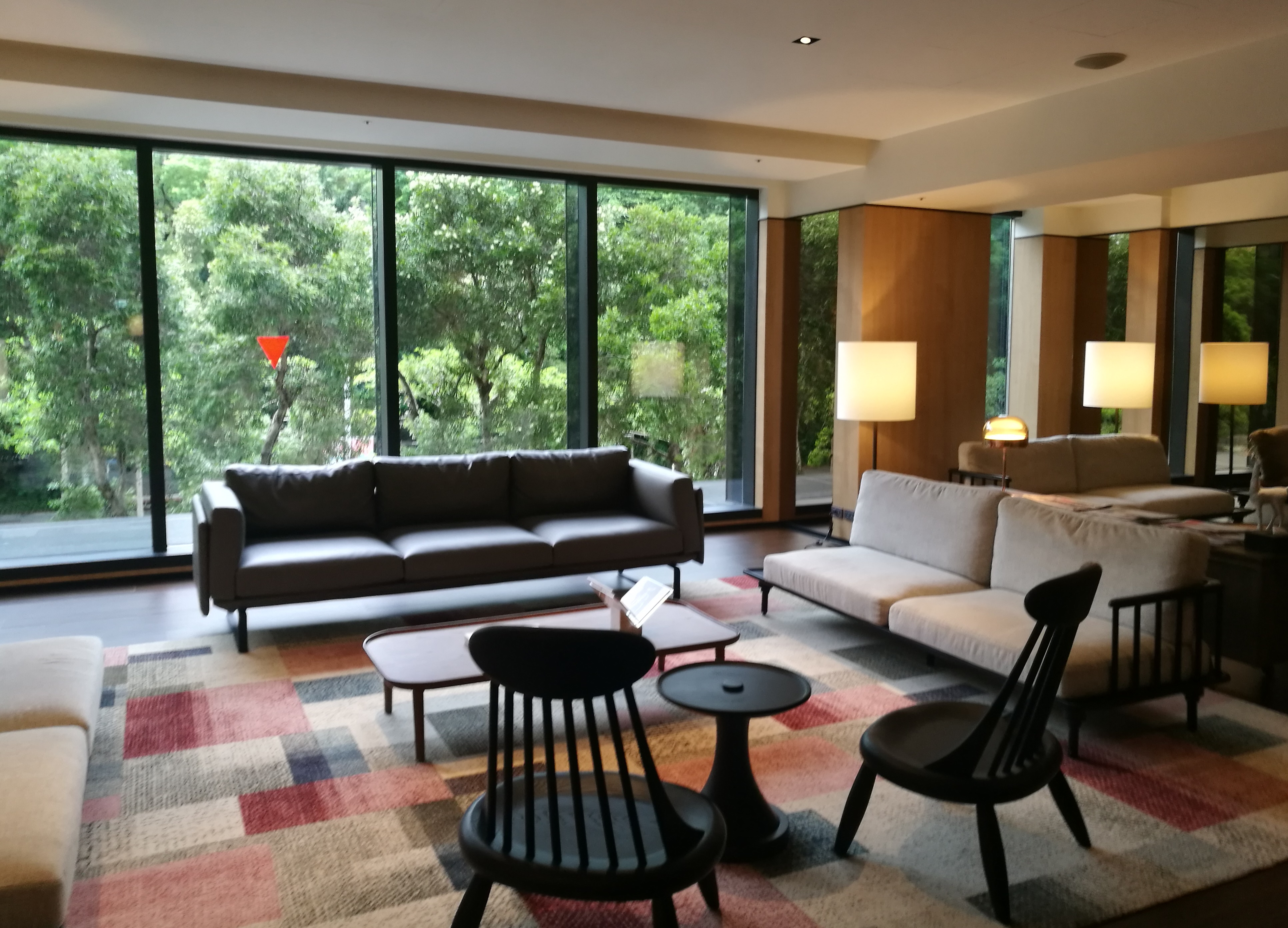 飯店2樓規劃出Lounge休息區，所有住宿旅客可在此休息、享用飲料、點心。