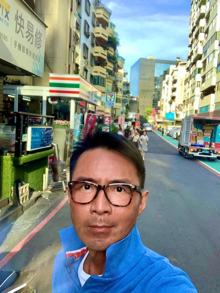 原本林利飛回香港,沒想到碰上航班取消。(翻攝自林立臉書)