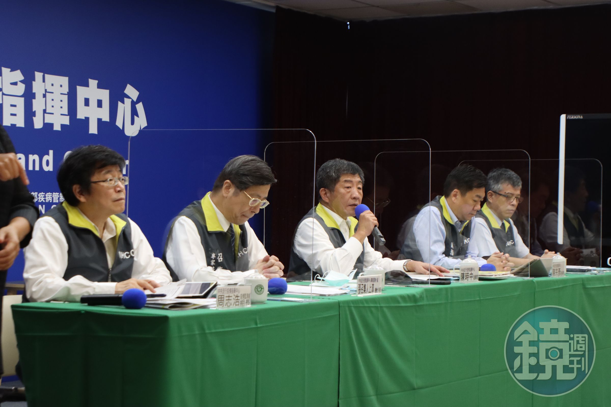 中央疫情指揮中心記者會上，教育部宣布開放高級中等以下學校，自各國、各地區境外返台就學。（中央疫情指揮中心提供）