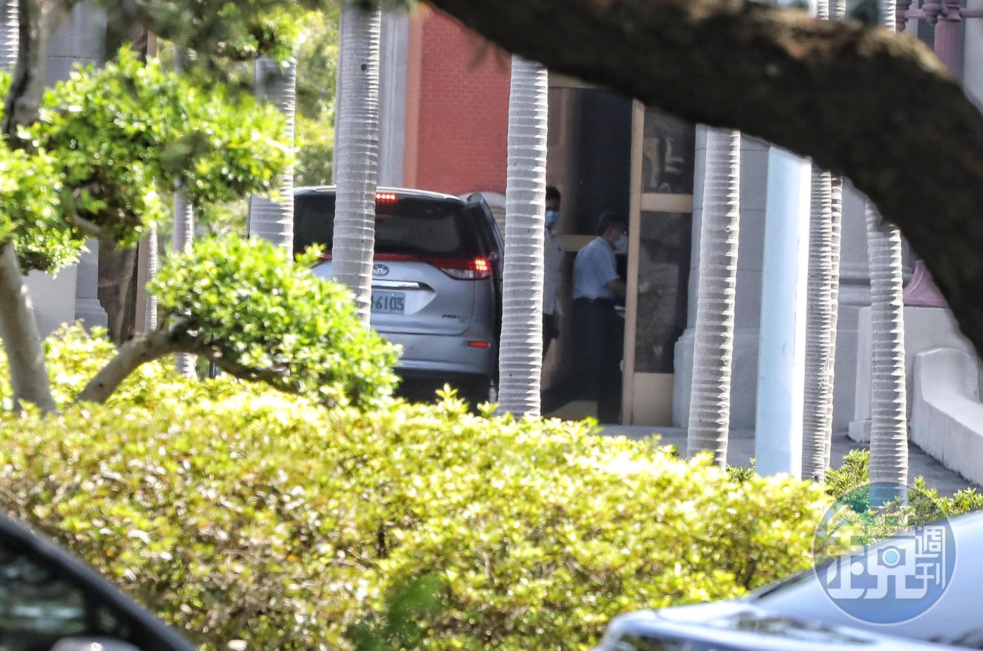 台北市長柯文哲下午前往總統府出席李登輝治喪大員會議。
