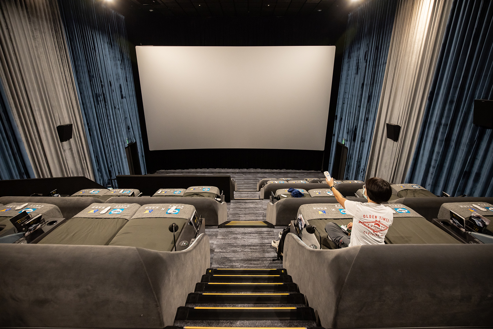 桃園新光影城與國際五星飯店指定使用的Sealy床墊合作，推出媲美在飯店客房裡躺著看電影的席伊麗影廳。