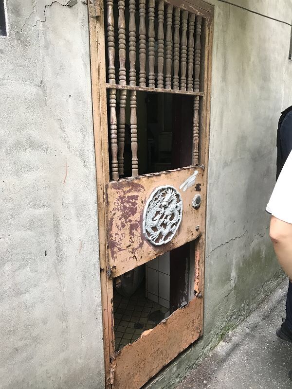 竊賊破壞門鎖侵入民宅。(中山分局提供)