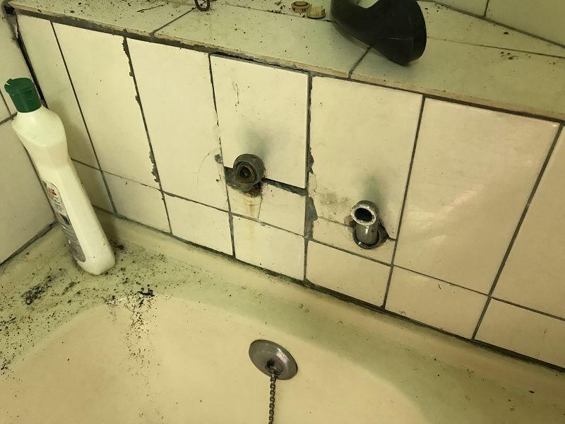 竊賊將屋主的水龍頭拔走。（中山分局提供）