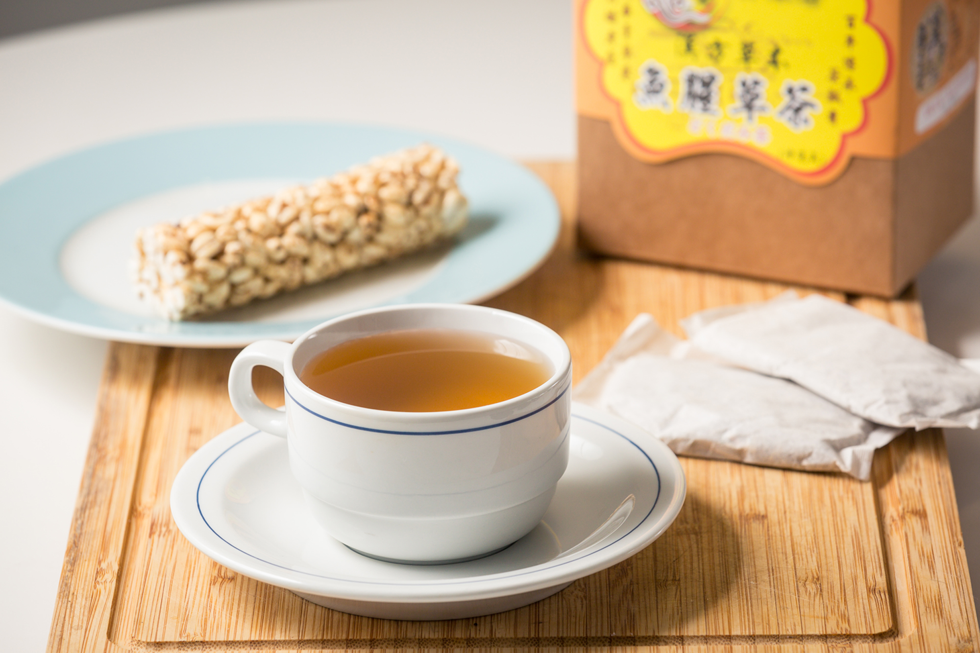 簡宜賢將沖泡式茶飲設計成禮盒,送人自用兩相宜。魚腥草茶包(20包/300 元)