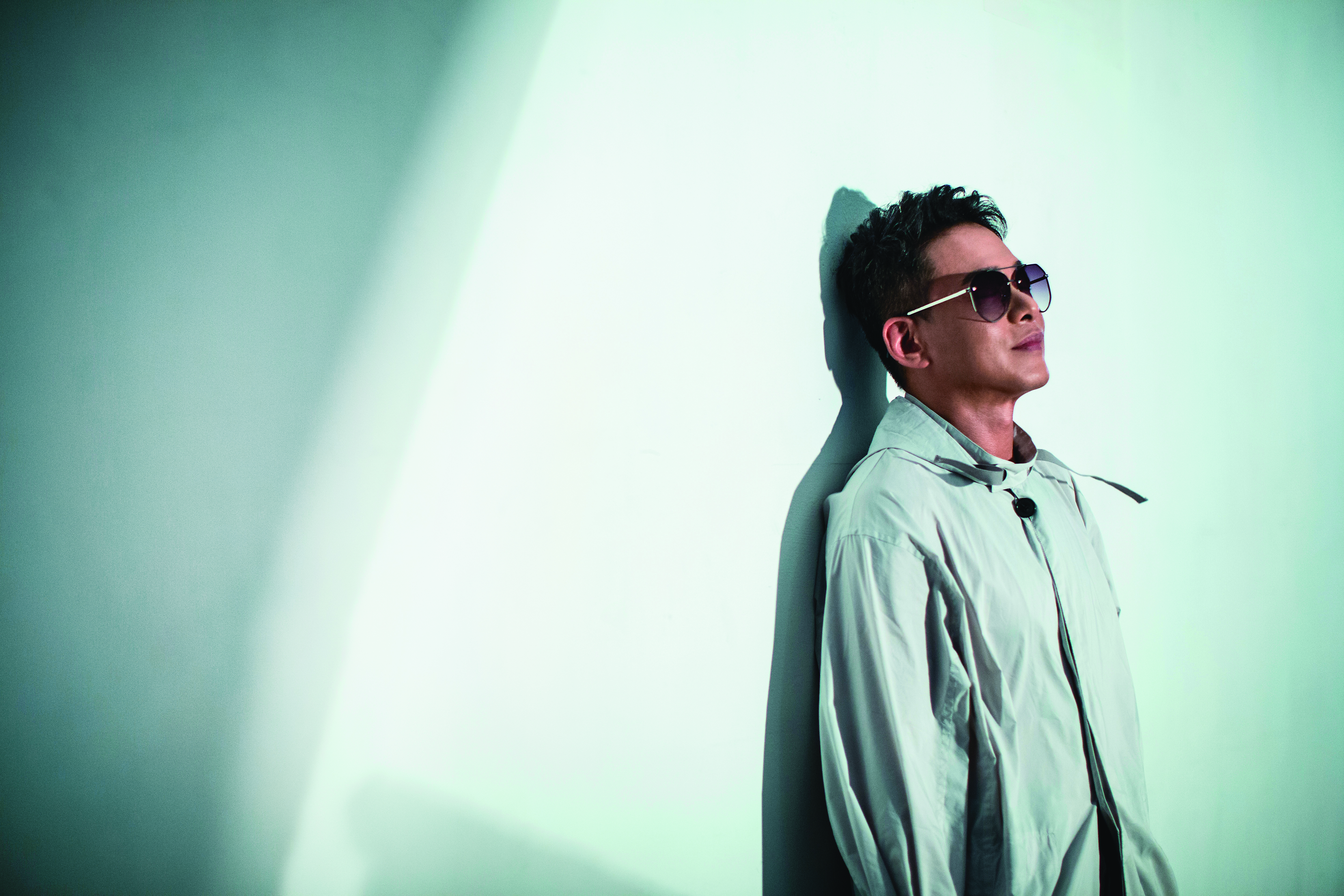 偶爾，李康生也不必悲慘寫實，可以像一個科幻片的人物。他透露自己最想演的其實是喜劇。