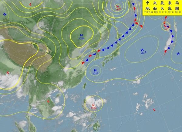 位於菲律賓東方的熱帶擾動90W逐漸發展,從台灣東方海域通過時,有機會成為熱帶低壓。(翻攝自中央氣象局)