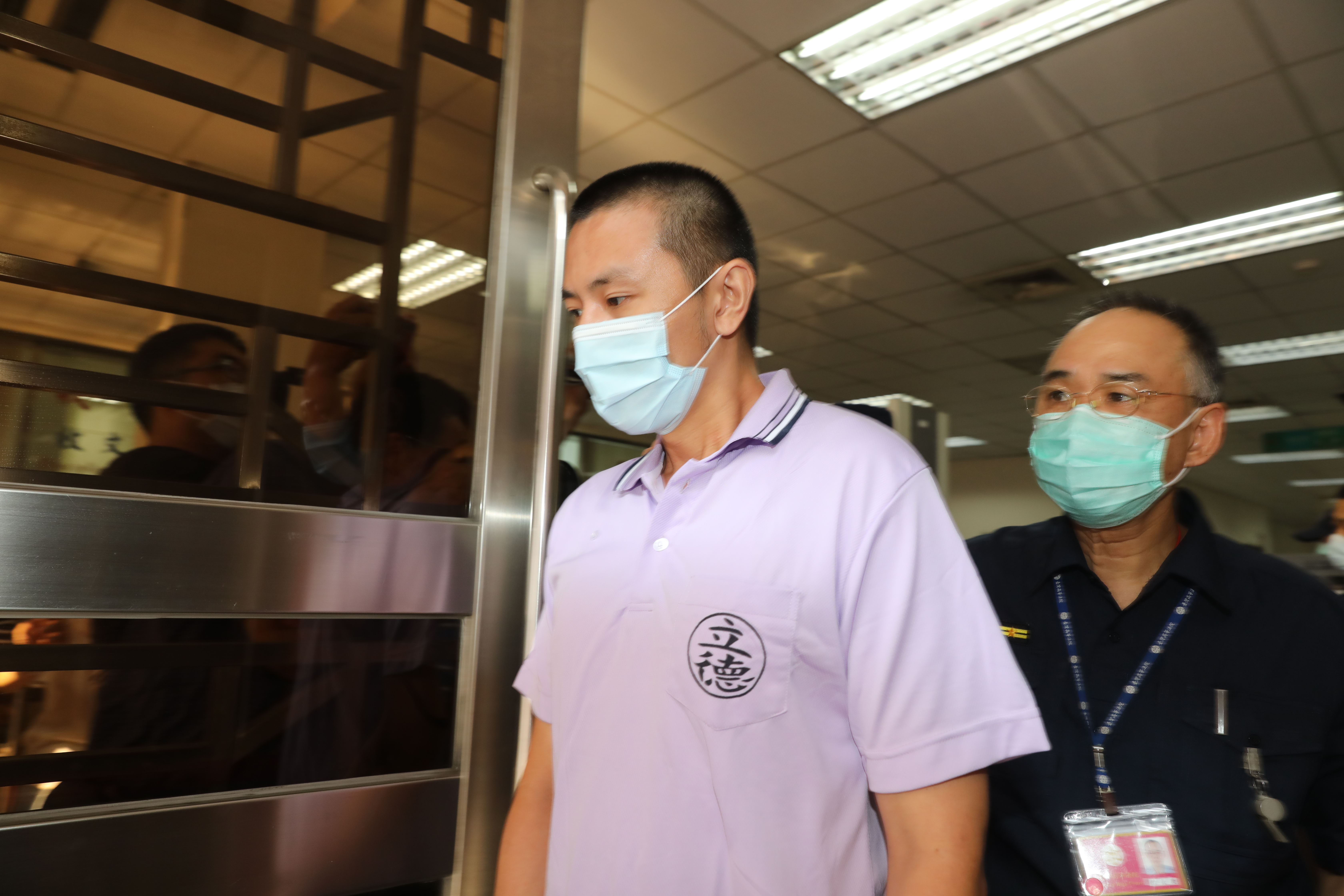 法院今(20)日將梁男從無期徒刑改判為無罪,並「責付」給桃園市衛生局。