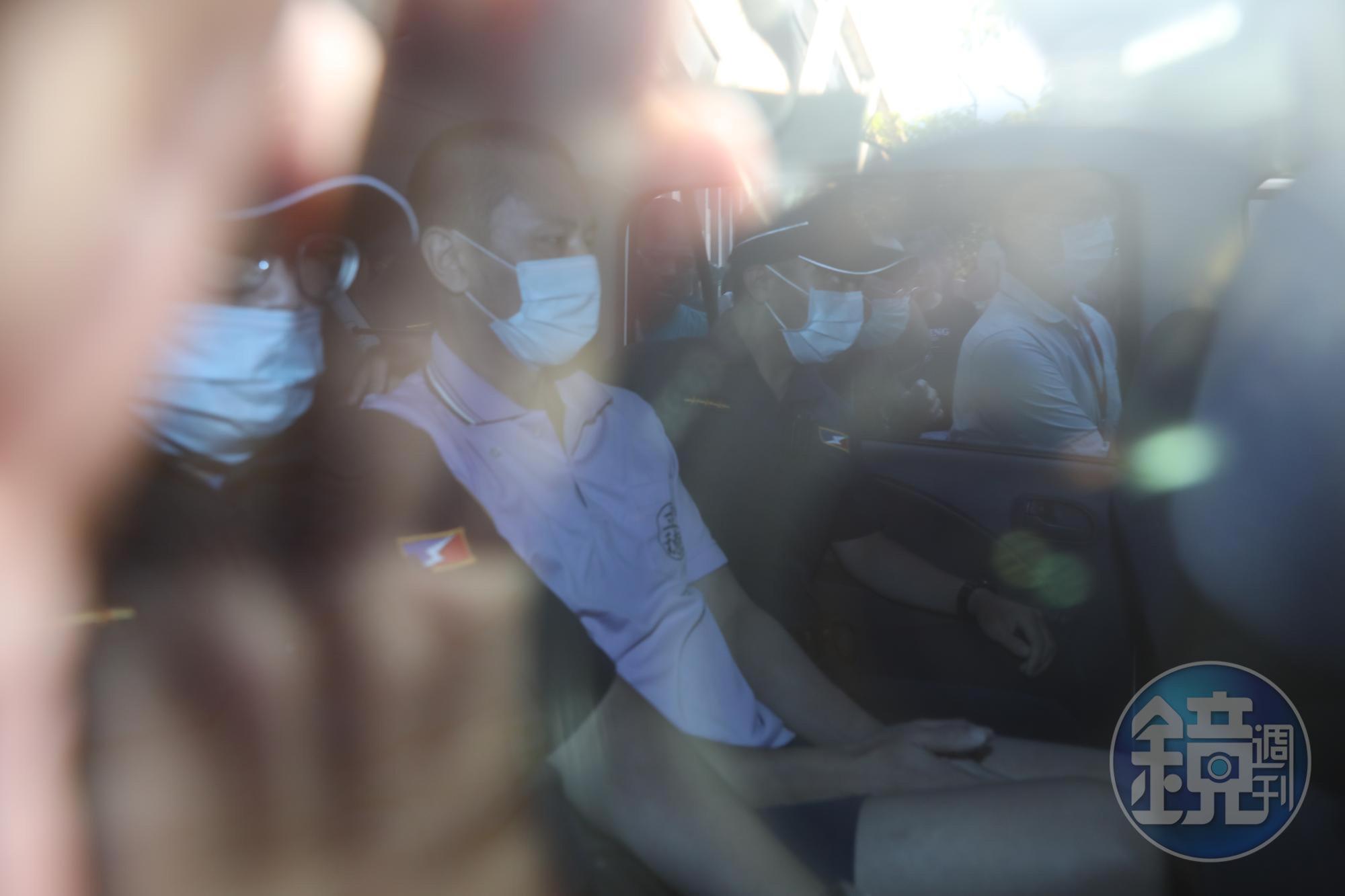 桃園市梁姓男子前年涉砍下母親頭顱從12樓住處拋下，高院改判無罪當庭釋放責付衛生局。
