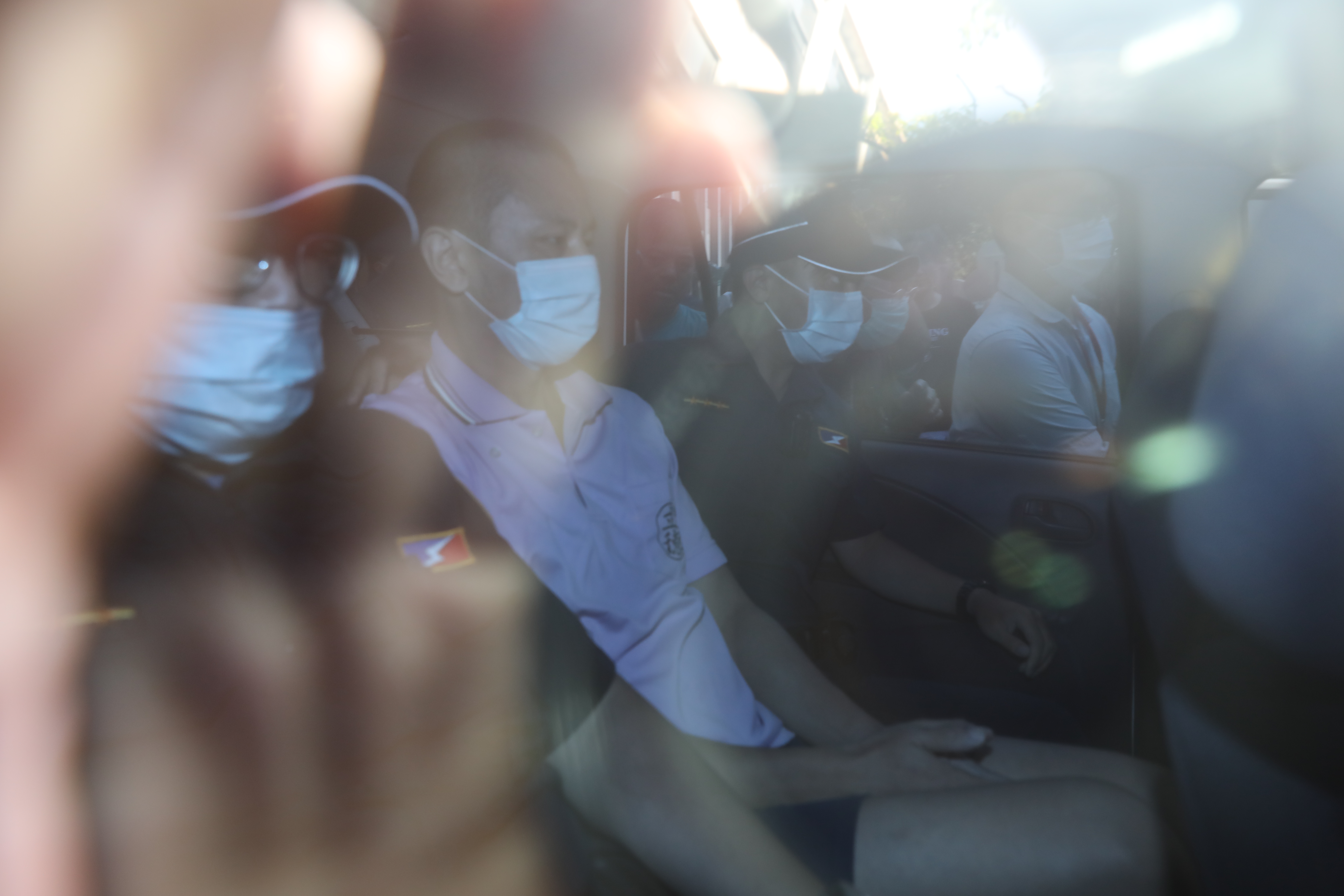 桃園市梁姓男子前年涉砍下母親頭顱從12樓住處拋下，高院改判無罪當庭釋放責付衛生局。