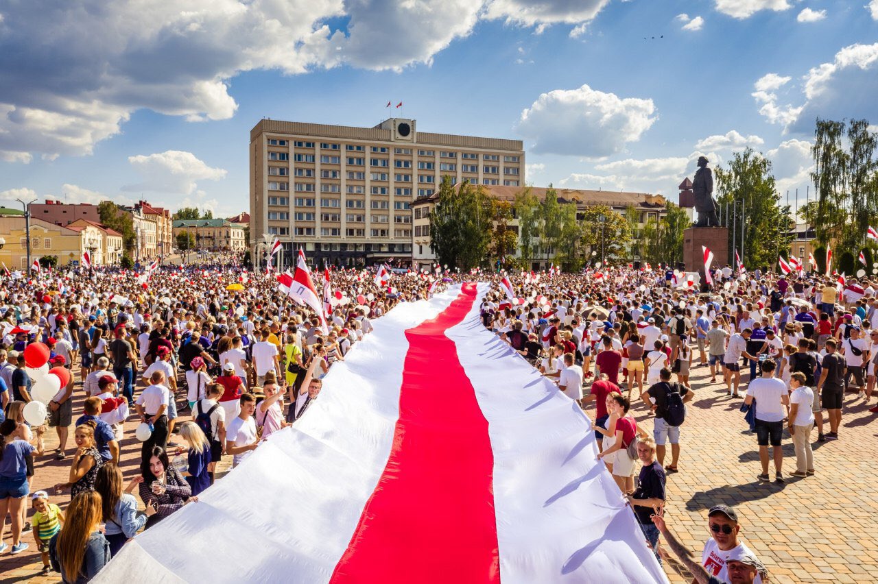 白羅斯總統大選被爆黑箱作票，爆發反政府示威，歐盟19日宣布，不承認白羅斯總統大選結果，並將制裁白羅斯相關人士。（翻攝自symbal.by推特）